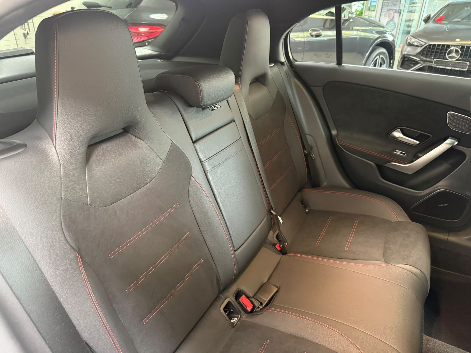 Fahrzeugabbildung Mercedes-Benz A 250 4M AMG PREMIUM PLUS+TECHNIKPAKET+BURMESTER