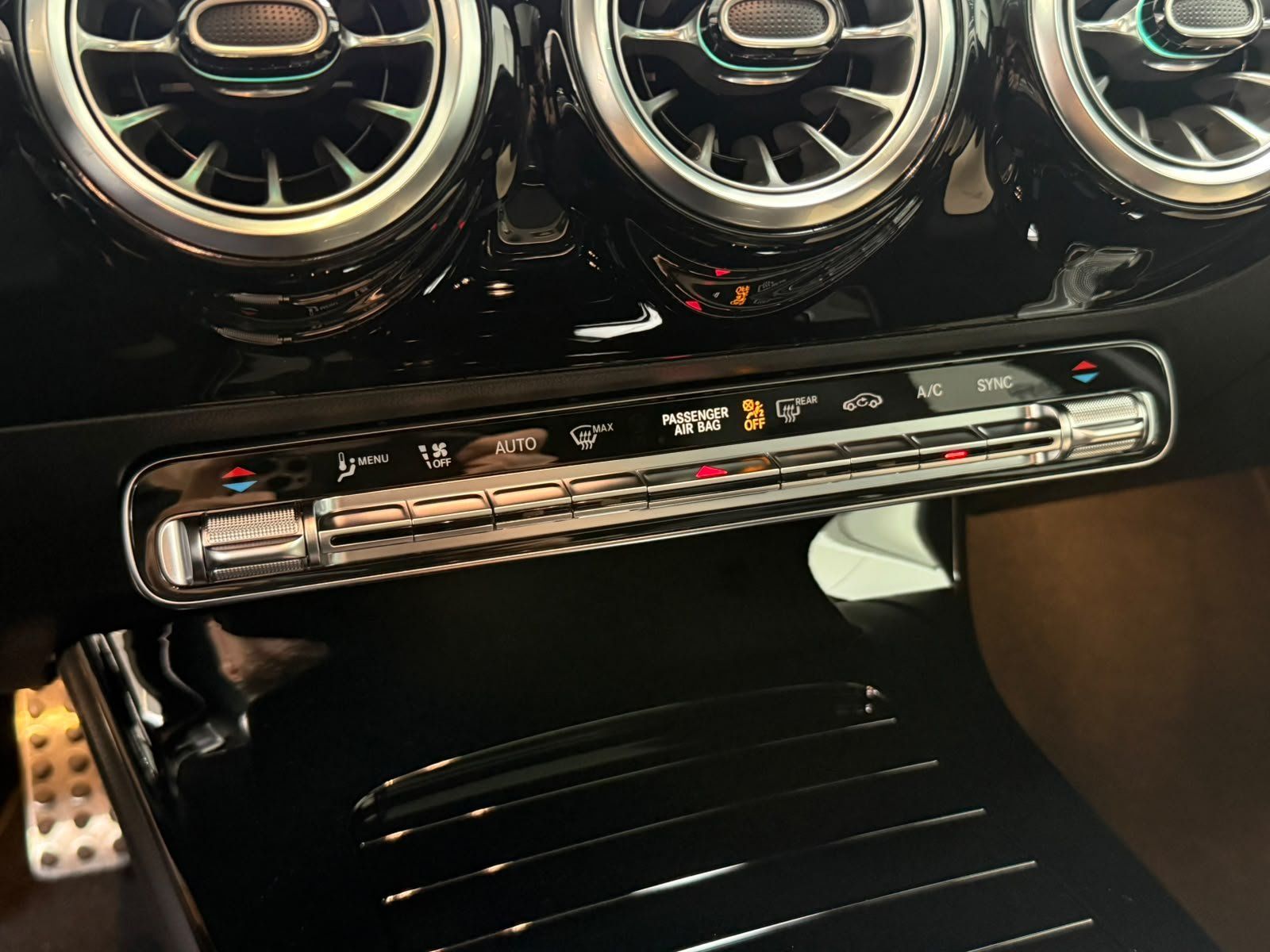 Fahrzeugabbildung Mercedes-Benz A 250 4M AMG PREMIUM PLUS+TECHNIKPAKET+BURMESTER