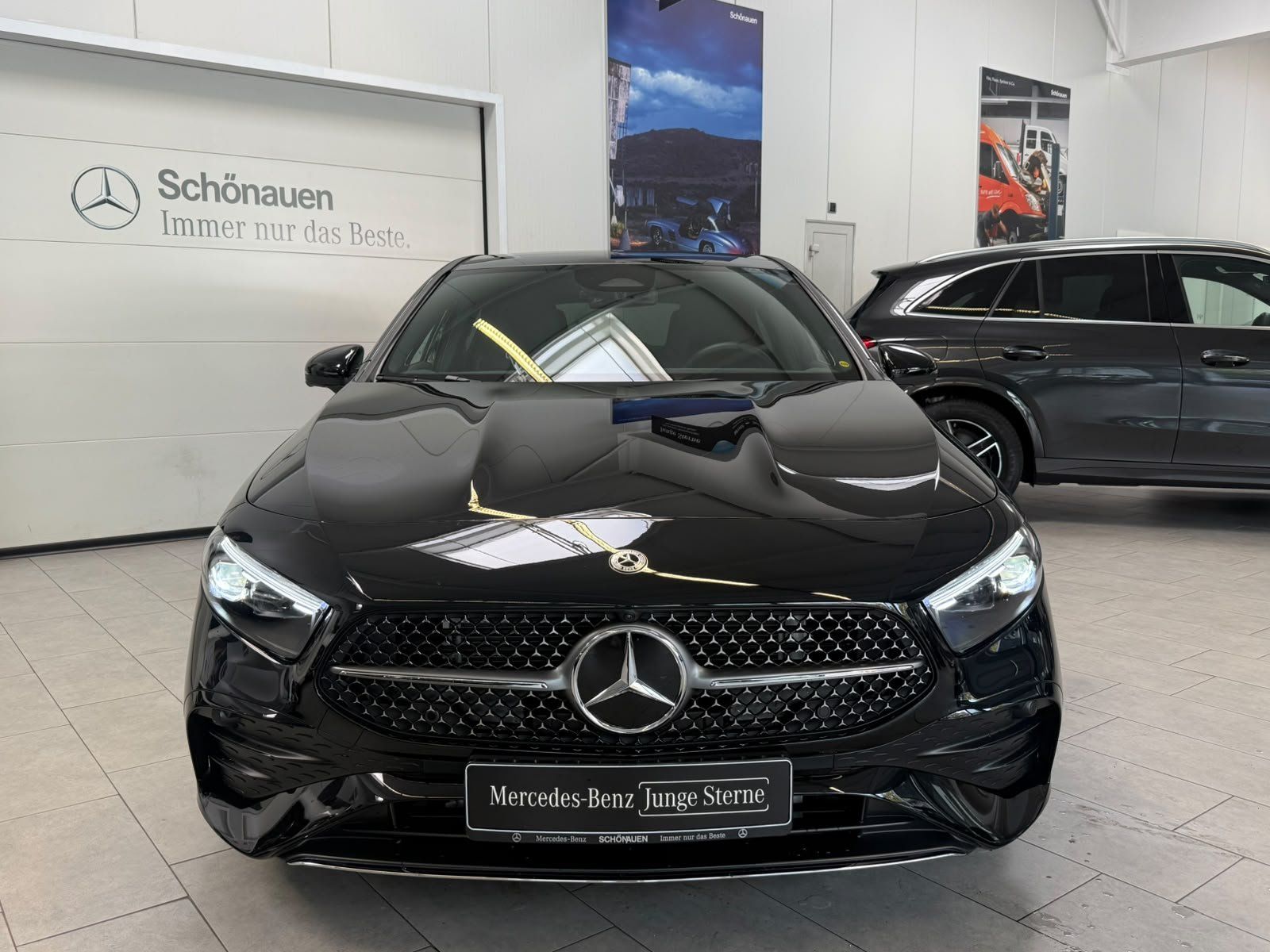 Fahrzeugabbildung Mercedes-Benz A 250 4M AMG PREMIUM PLUS+TECHNIKPAKET+BURMESTER