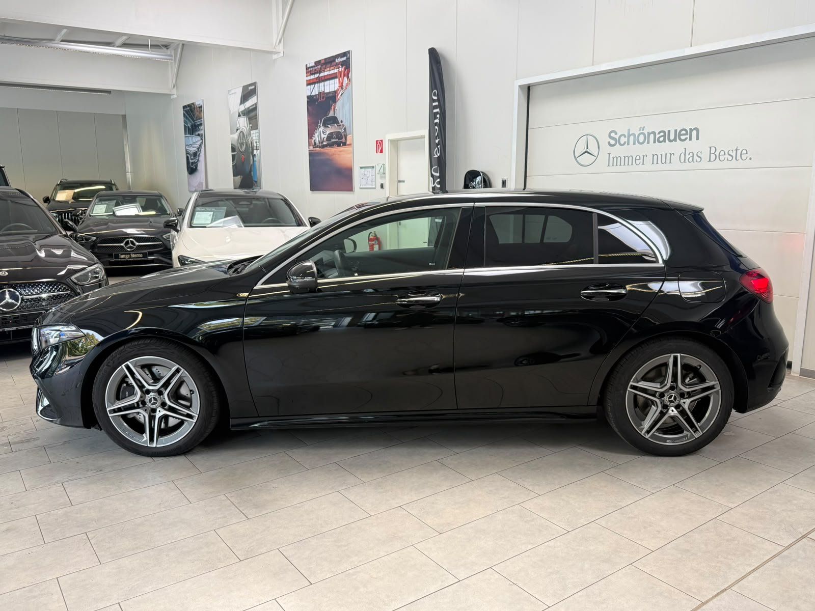 Fahrzeugabbildung Mercedes-Benz A 250 4M AMG PREMIUM PLUS+TECHNIKPAKET+BURMESTER