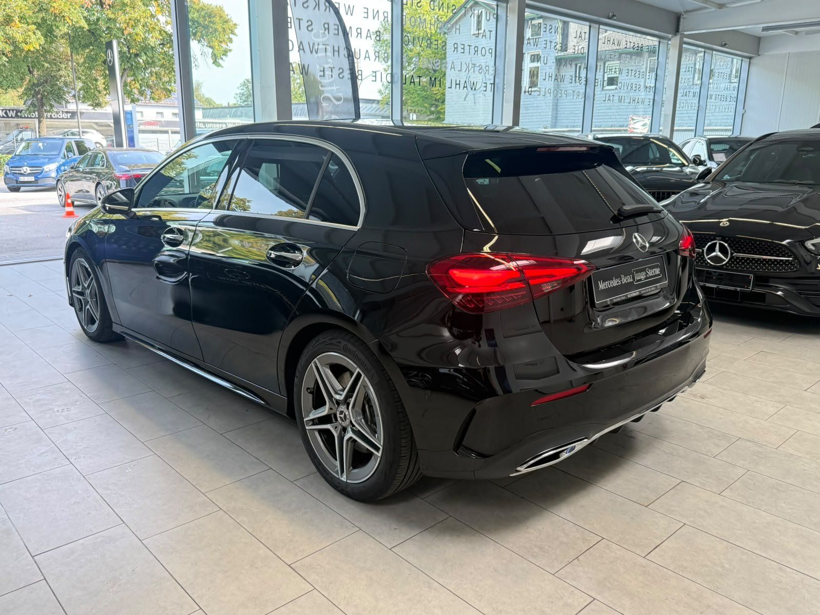 Fahrzeugabbildung Mercedes-Benz A 250 4M AMG PREMIUM PLUS+TECHNIKPAKET+BURMESTER