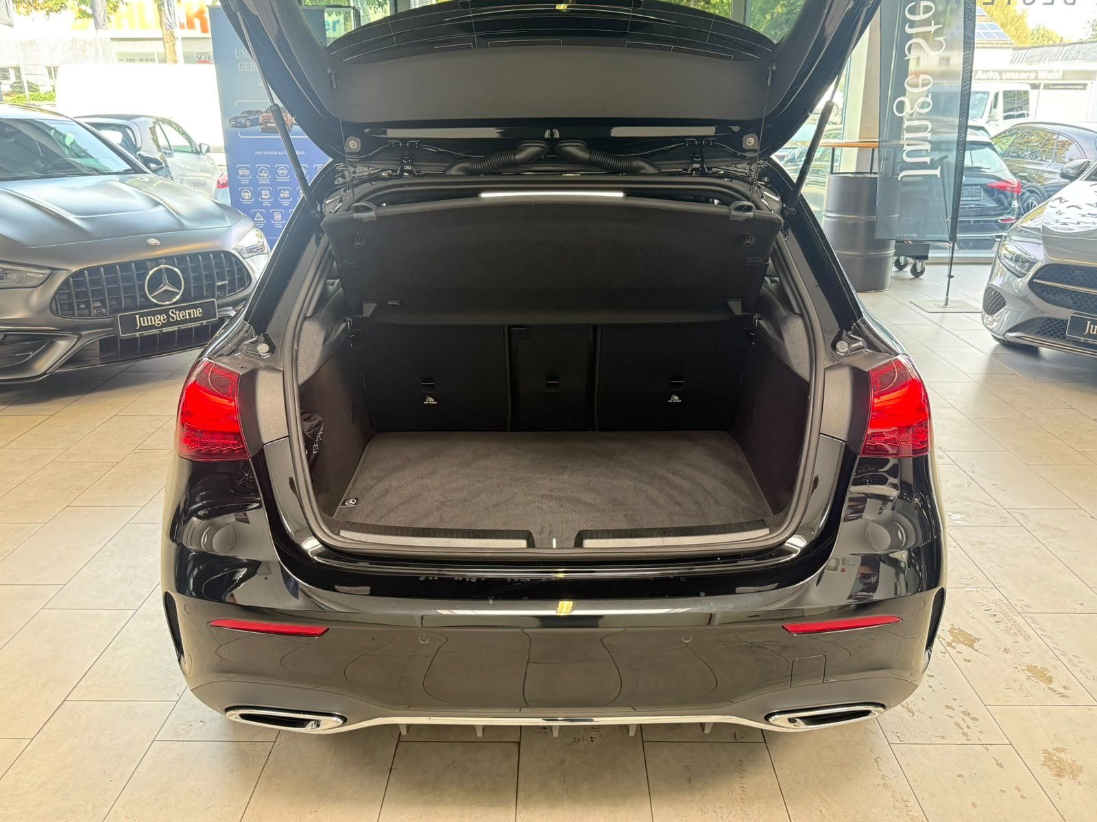 Fahrzeugabbildung Mercedes-Benz A 250 4M AMG PREMIUM PLUS+TECHNIKPAKET+BURMESTER