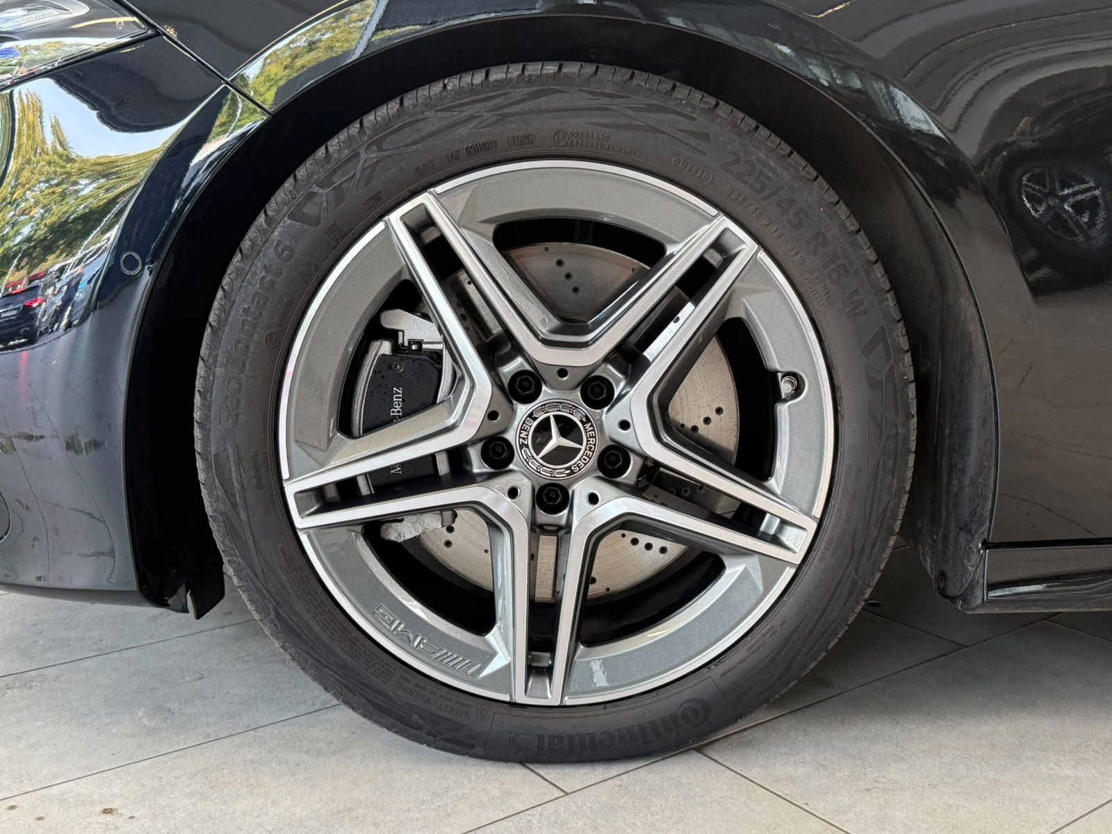 Fahrzeugabbildung Mercedes-Benz A 250 4M AMG PREMIUM PLUS+TECHNIKPAKET+BURMESTER