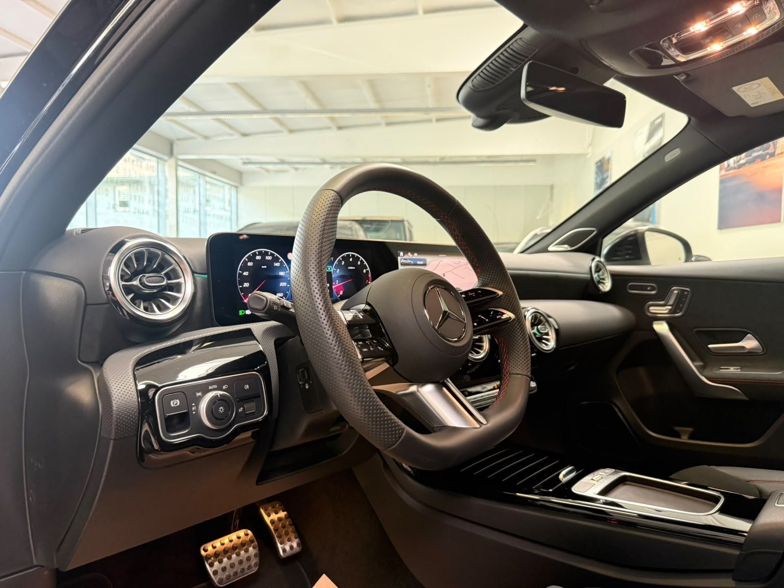 Fahrzeugabbildung Mercedes-Benz A 250 4M AMG PREMIUM PLUS+TECHNIKPAKET+BURMESTER