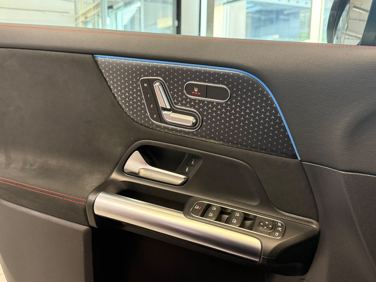 Fahrzeugabbildung Mercedes-Benz EQA 250+ AMG+PANO+HUD+MEMORY+BURM.+HUD+KEYLESS