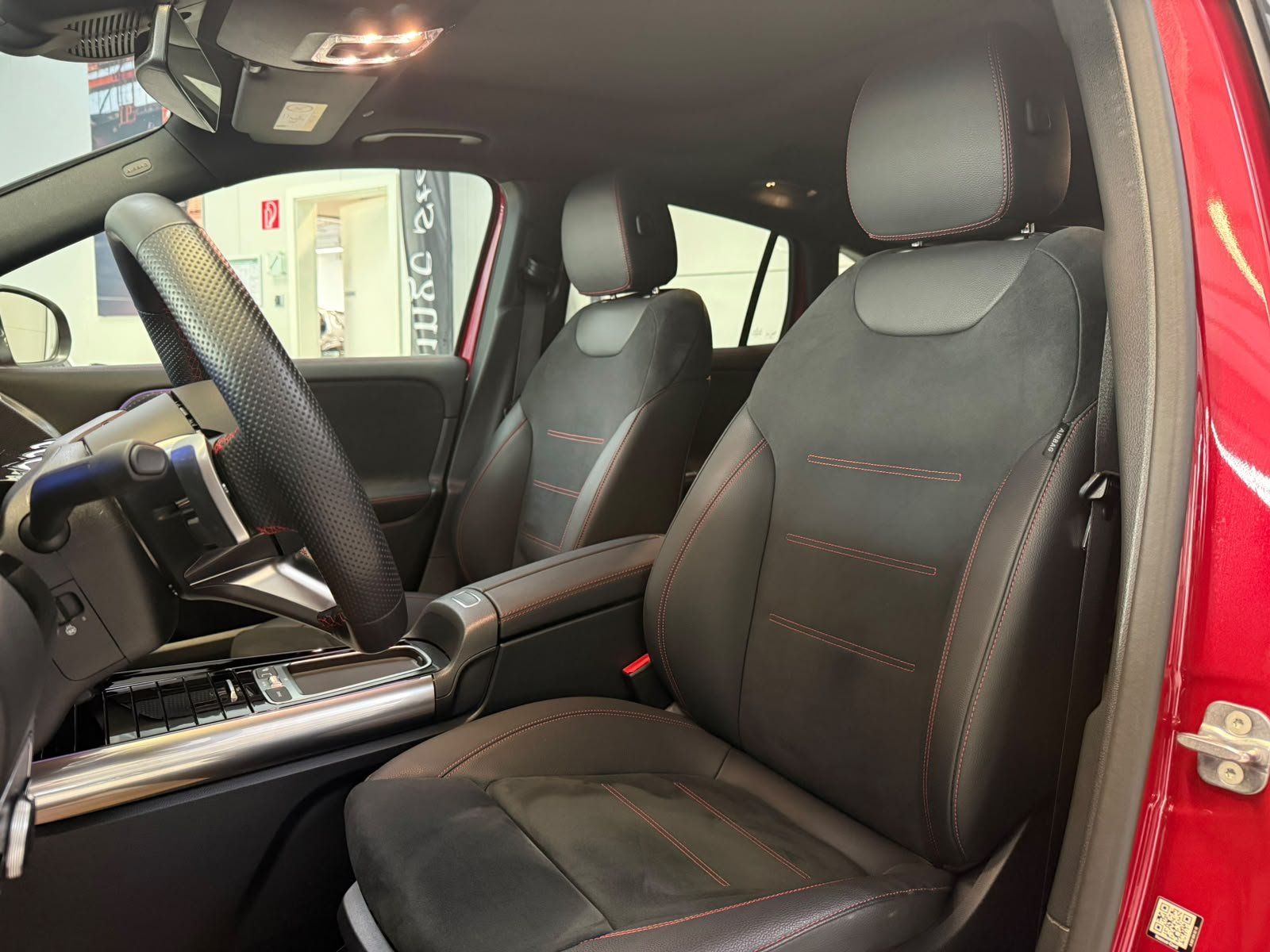 Fahrzeugabbildung Mercedes-Benz EQA 250+ AMG+PANO+HUD+MEMORY+BURM.+HUD+KEYLESS