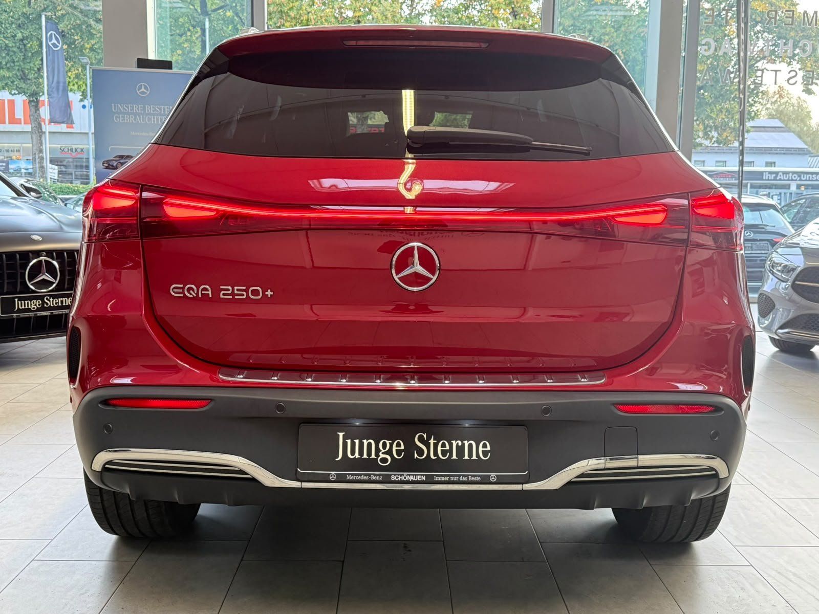 Fahrzeugabbildung Mercedes-Benz EQA 250+ AMG+PANO+HUD+MEMORY+BURM.+HUD+KEYLESS