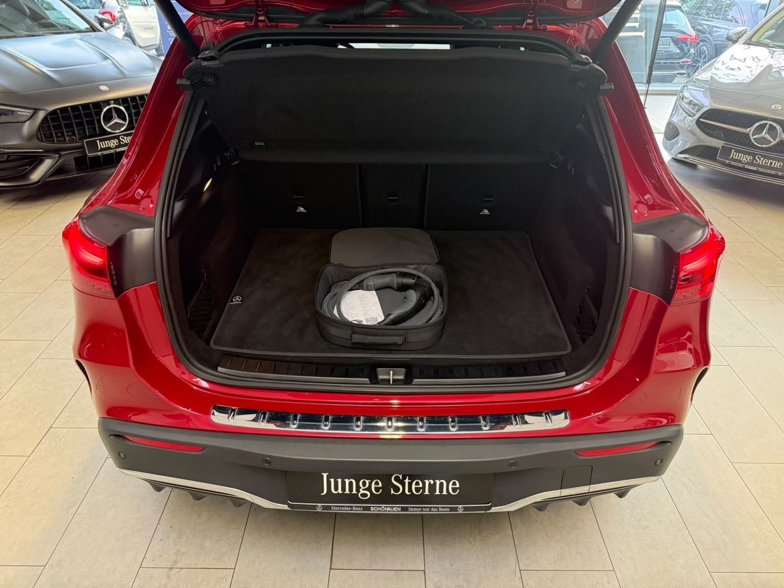 Fahrzeugabbildung Mercedes-Benz EQA 250+ AMG+PANO+HUD+MEMORY+BURM.+HUD+KEYLESS