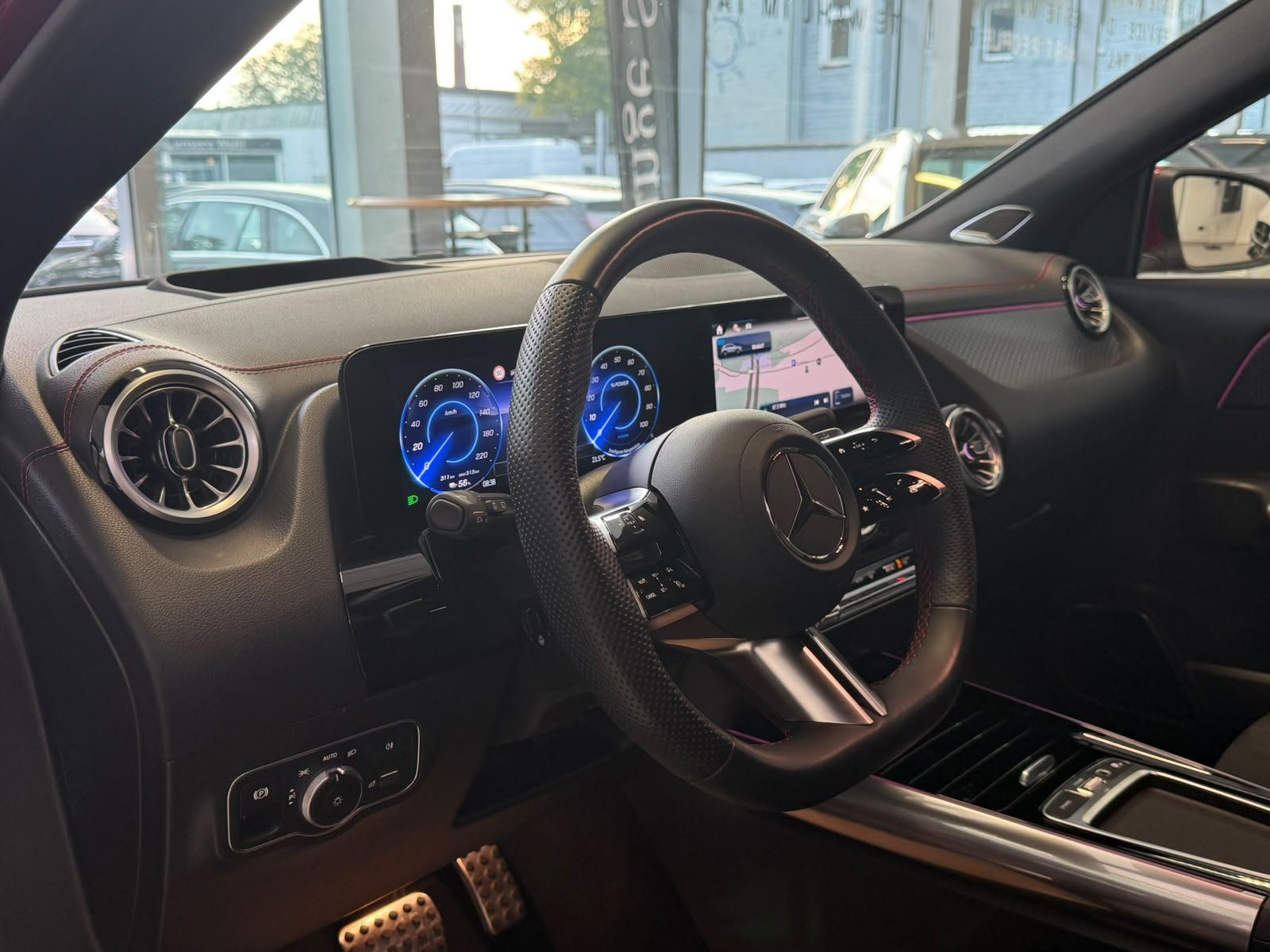 Fahrzeugabbildung Mercedes-Benz EQA 250+ AMG+PANO+HUD+MEMORY+BURM.+HUD+KEYLESS