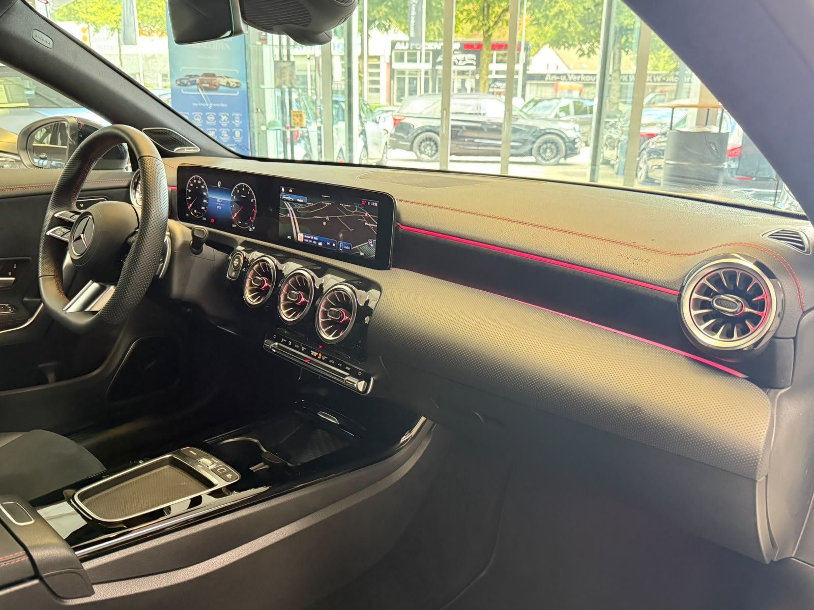 Fahrzeugabbildung Mercedes-Benz CLA 250 4M SB AMG+NIGHT+BURMES+360°+MBEAM+TOTW.