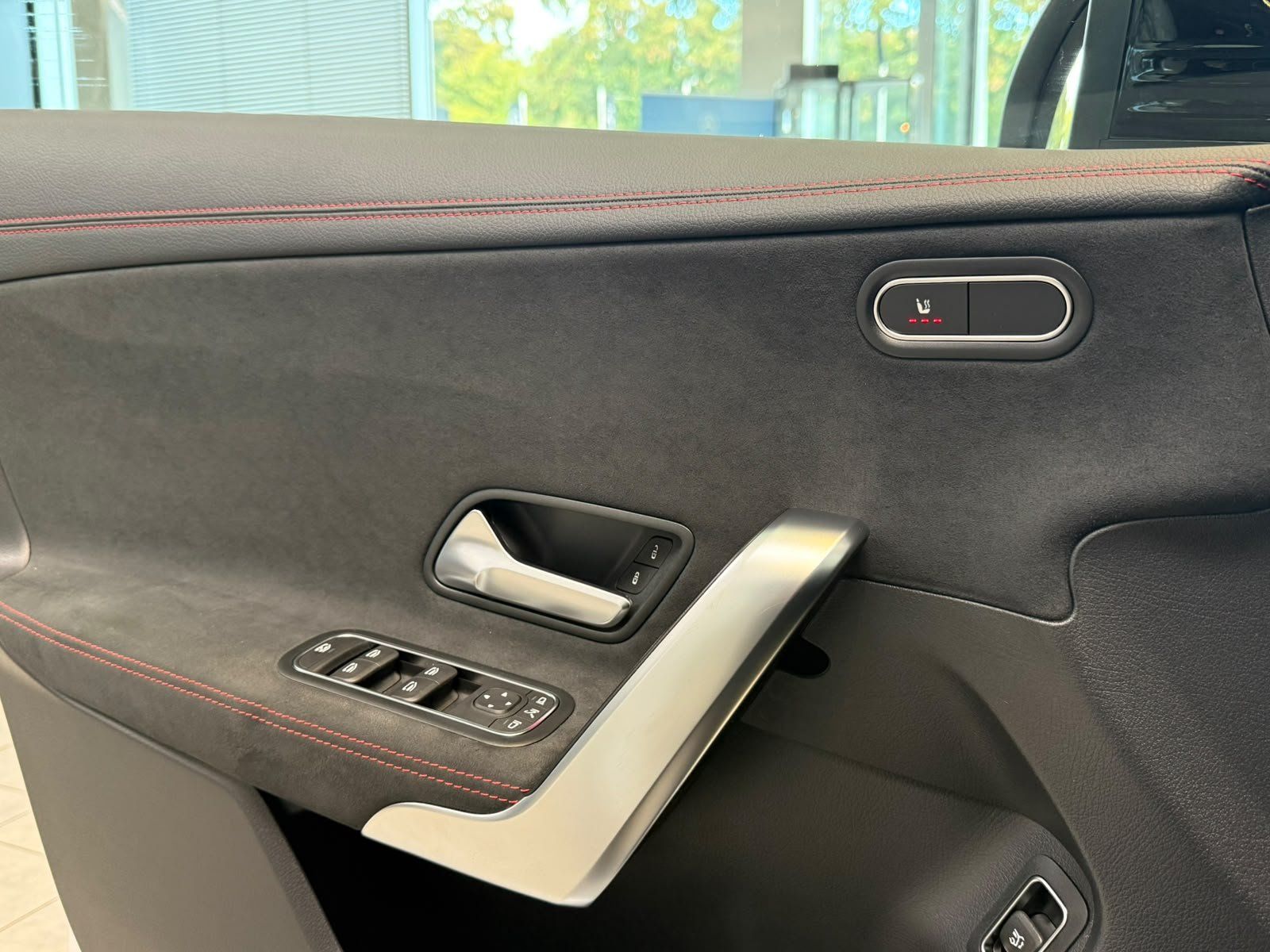 Fahrzeugabbildung Mercedes-Benz CLA 250 4M SB AMG+NIGHT+BURMES+360°+MBEAM+TOTW.