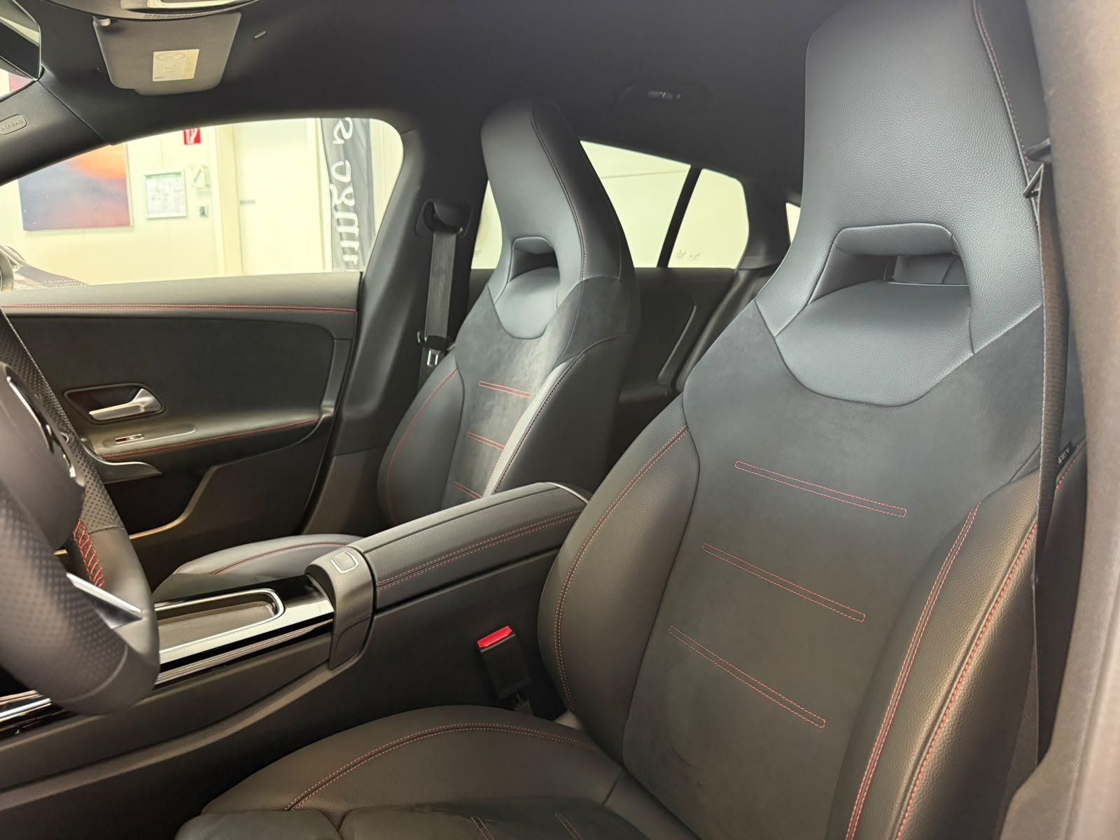 Fahrzeugabbildung Mercedes-Benz CLA 250 4M SB AMG+NIGHT+BURMES+360°+MBEAM+TOTW.
