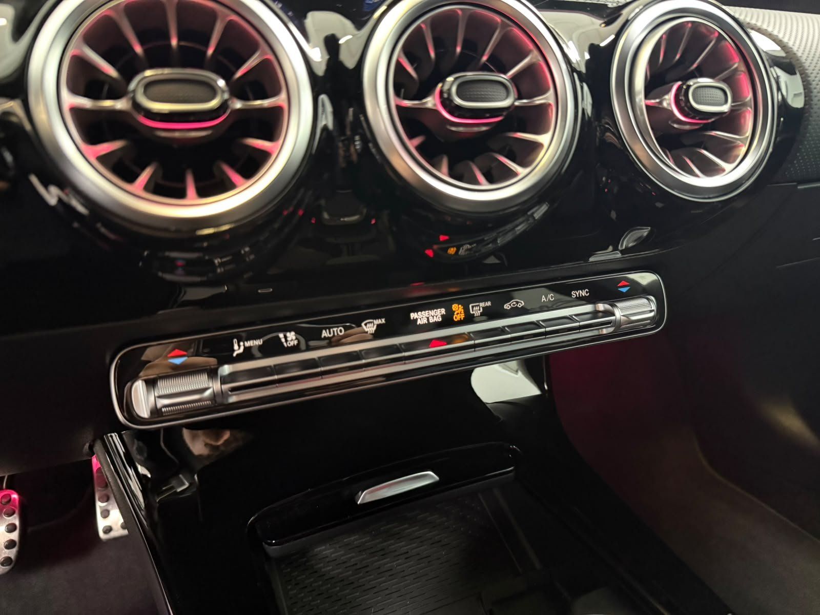 Fahrzeugabbildung Mercedes-Benz CLA 250 4M SB AMG+NIGHT+BURMES+360°+MBEAM+TOTW.