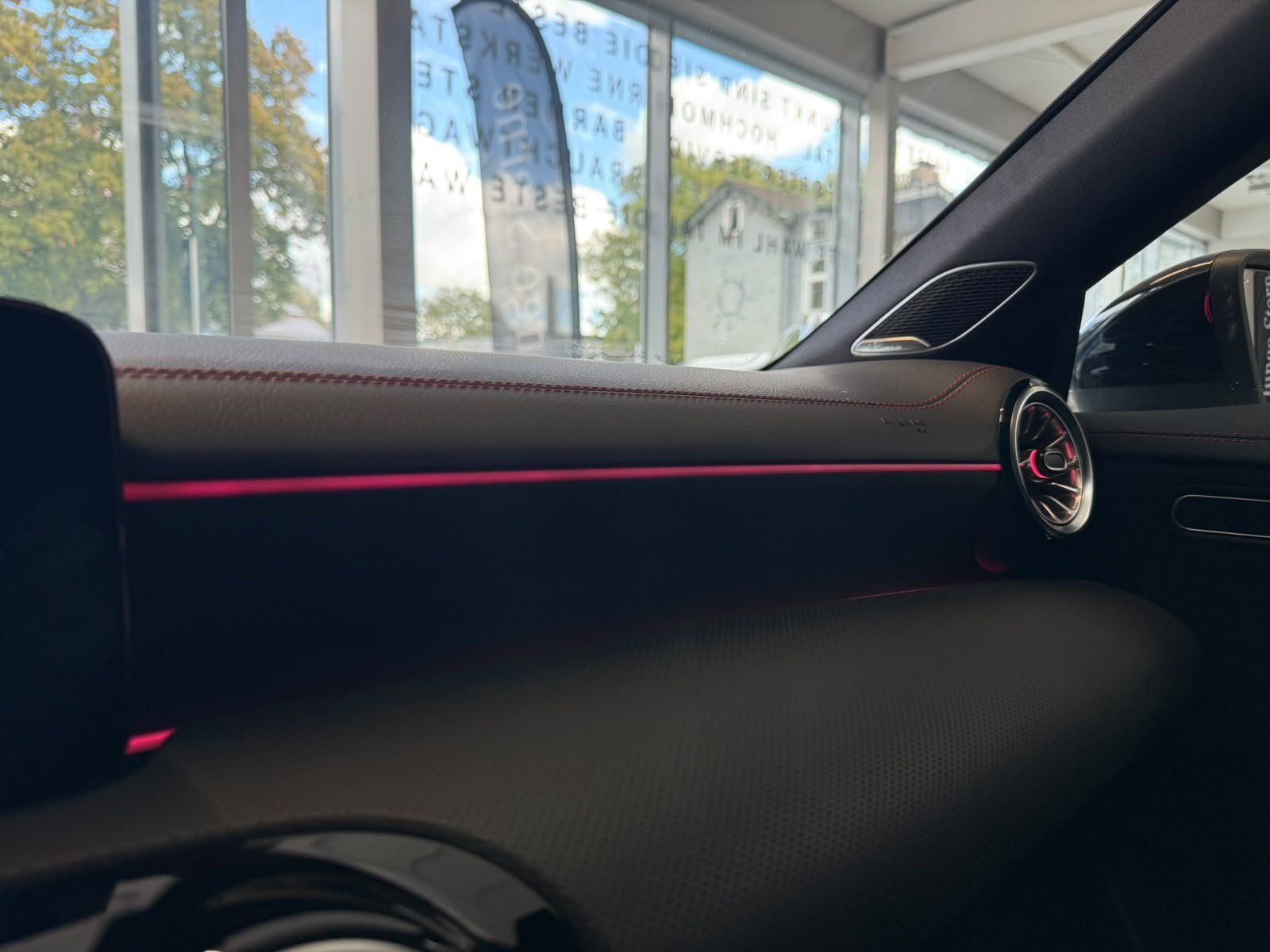 Fahrzeugabbildung Mercedes-Benz CLA 250 4M SB AMG+NIGHT+BURMES+360°+MBEAM+TOTW.