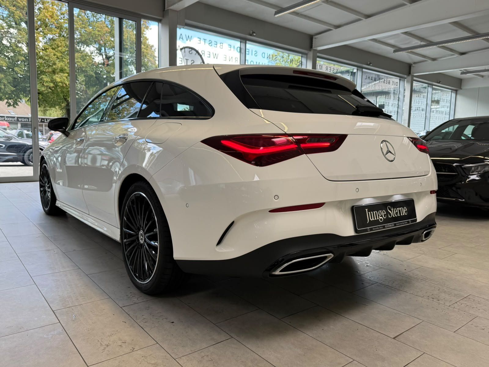 Fahrzeugabbildung Mercedes-Benz CLA 250 4M SB AMG+NIGHT+BURMES+360°+MBEAM+TOTW.