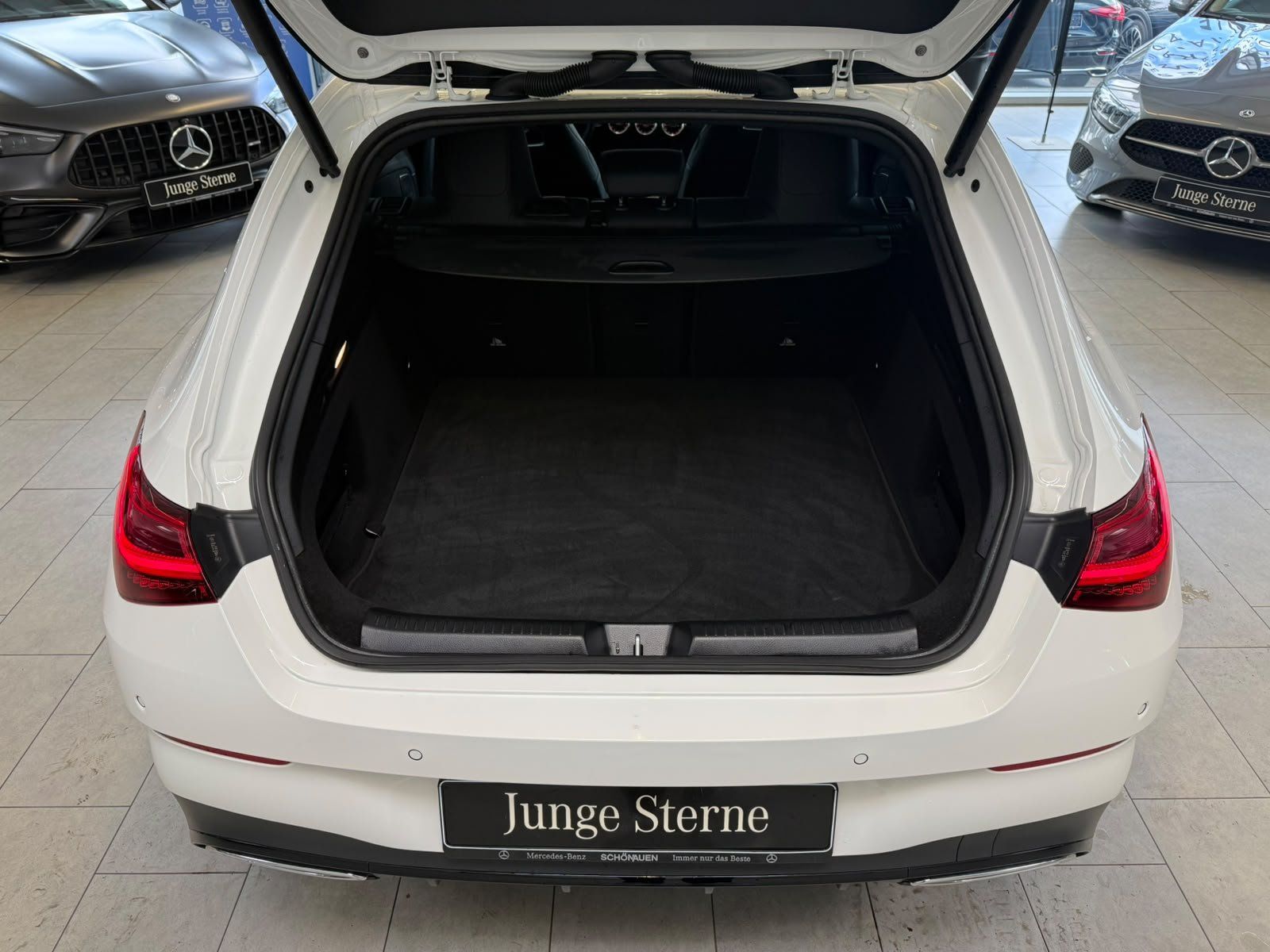 Fahrzeugabbildung Mercedes-Benz CLA 250 4M SB AMG+NIGHT+BURMES+360°+MBEAM+TOTW.