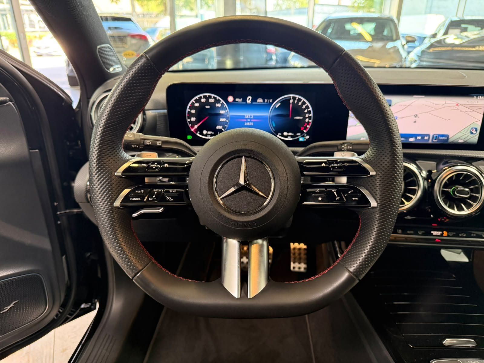 Fahrzeugabbildung Mercedes-Benz A 250 e AMG PANO+AHK+BEAM+BURMES+DISTR+AC11KW