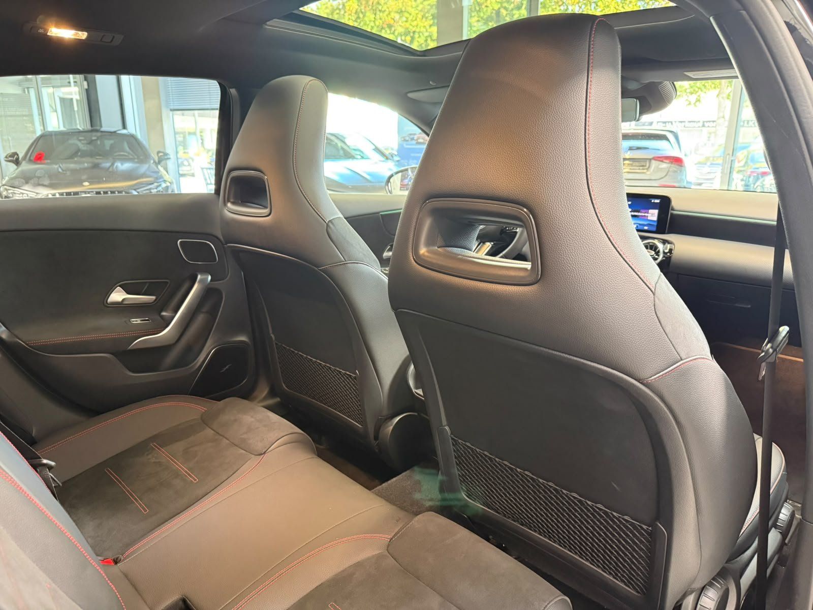 Fahrzeugabbildung Mercedes-Benz A 250 e AMG PANO+AHK+BEAM+BURMES+DISTR+AC11KW