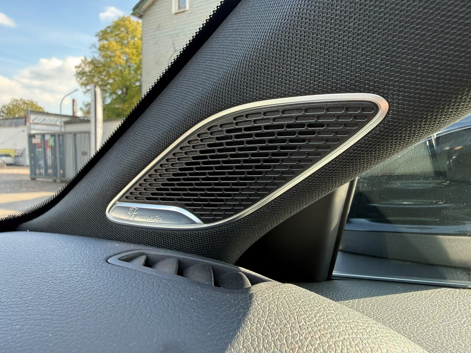 Fahrzeugabbildung Mercedes-Benz A 250 e AMG PANO+AHK+BEAM+BURMES+DISTR+AC11KW