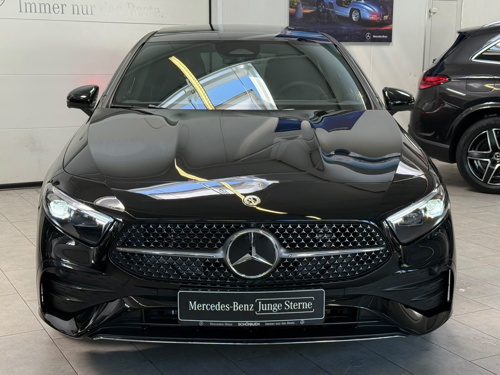 Fahrzeugabbildung Mercedes-Benz A 250 e AMG PANO+AHK+BEAM+BURMES+DISTR+AC11KW