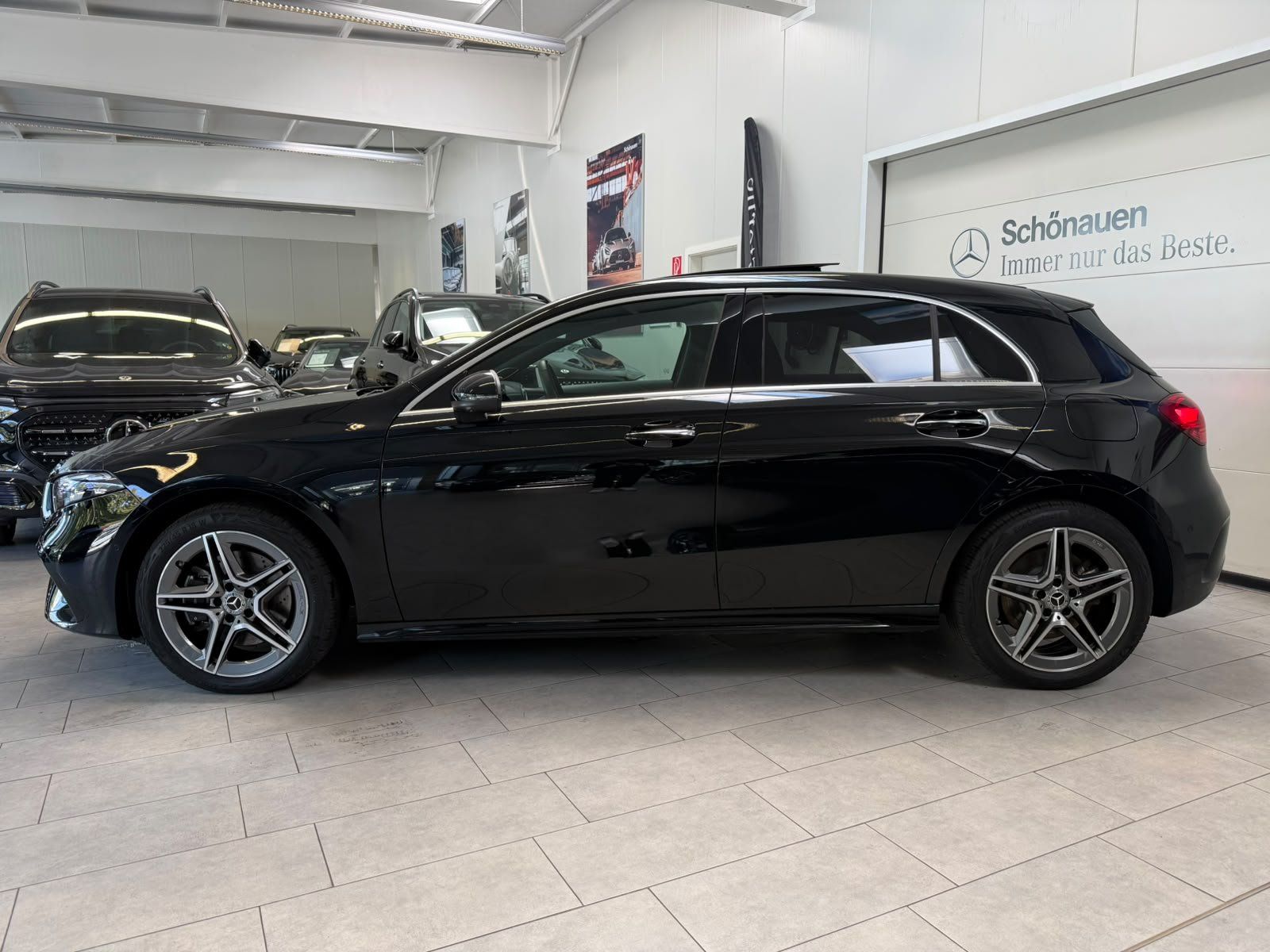 Fahrzeugabbildung Mercedes-Benz A 250 e AMG PANO+AHK+BEAM+BURMES+DISTR+AC11KW