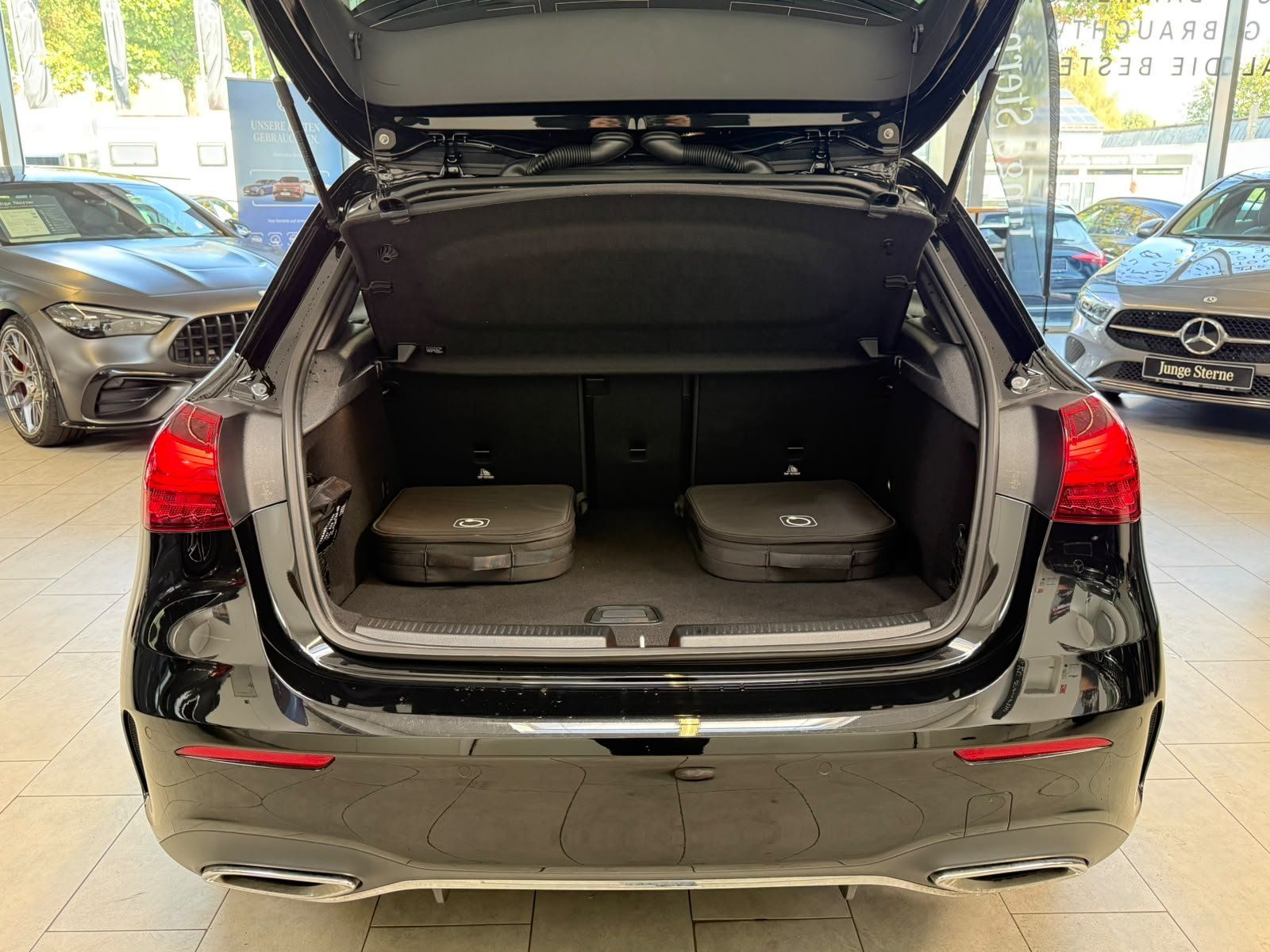 Fahrzeugabbildung Mercedes-Benz A 250 e AMG PANO+AHK+BEAM+BURMES+DISTR+AC11KW