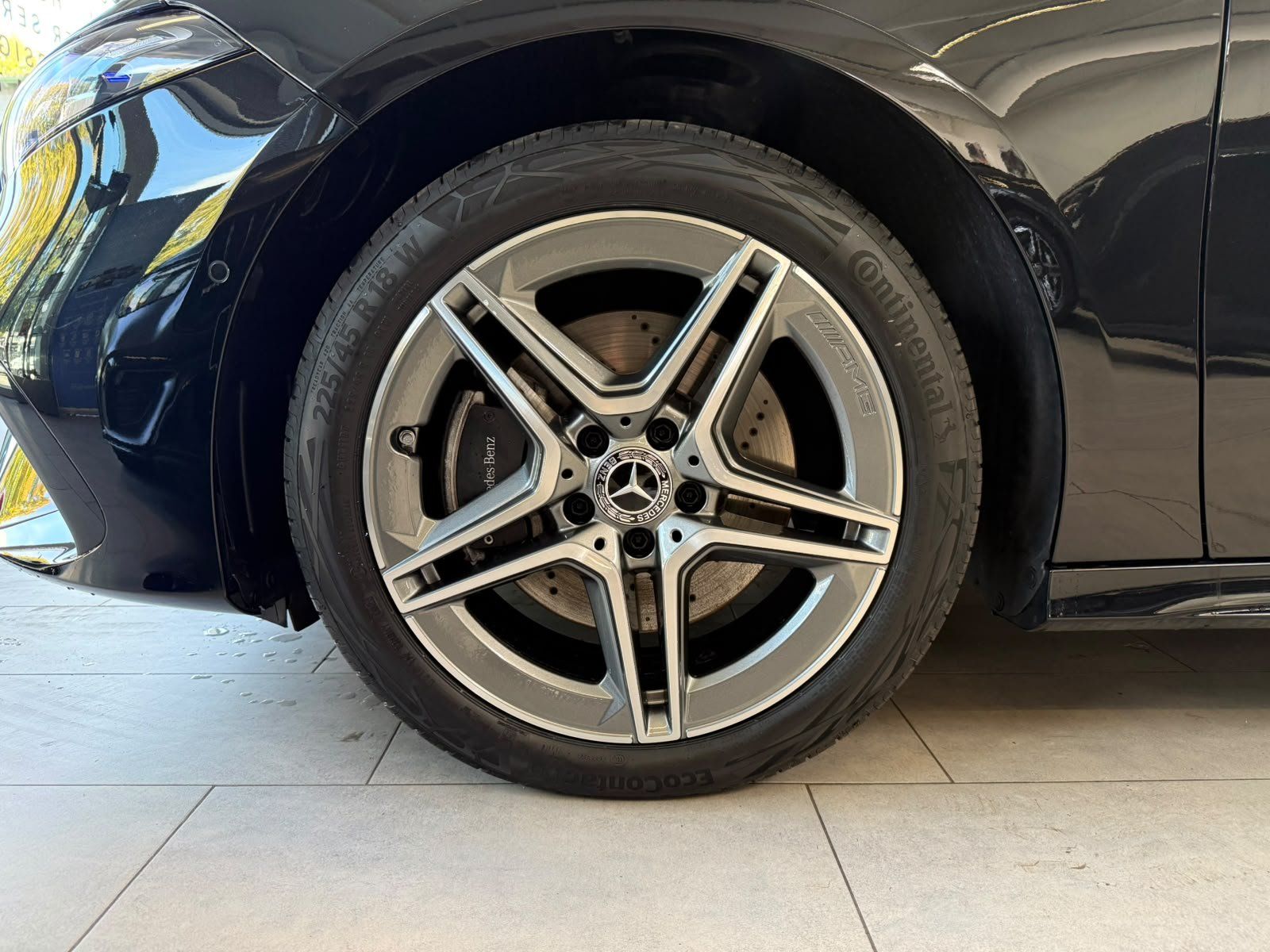 Fahrzeugabbildung Mercedes-Benz A 250 e AMG PANO+AHK+BEAM+BURMES+DISTR+AC11KW