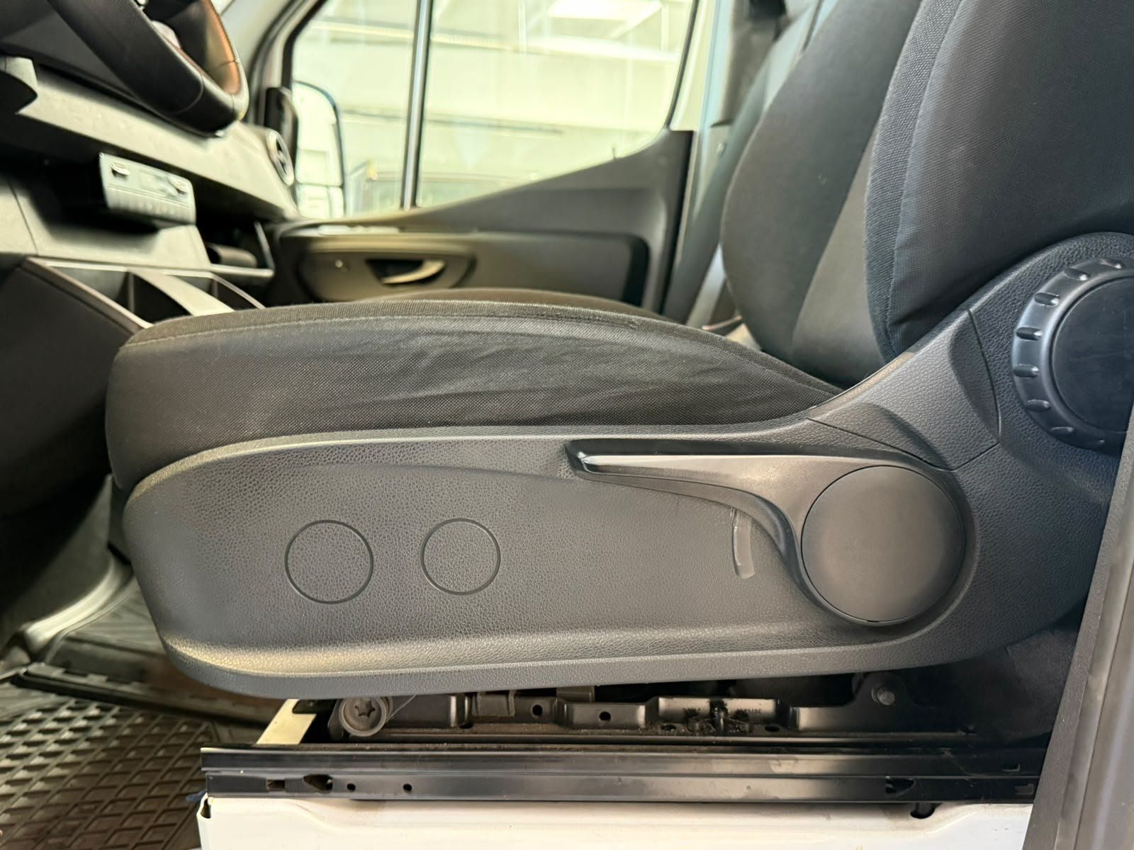 Fahrzeugabbildung Mercedes-Benz Sprinter 317 CDI Maxi lang L3H2 PRO LED 1AZustan
