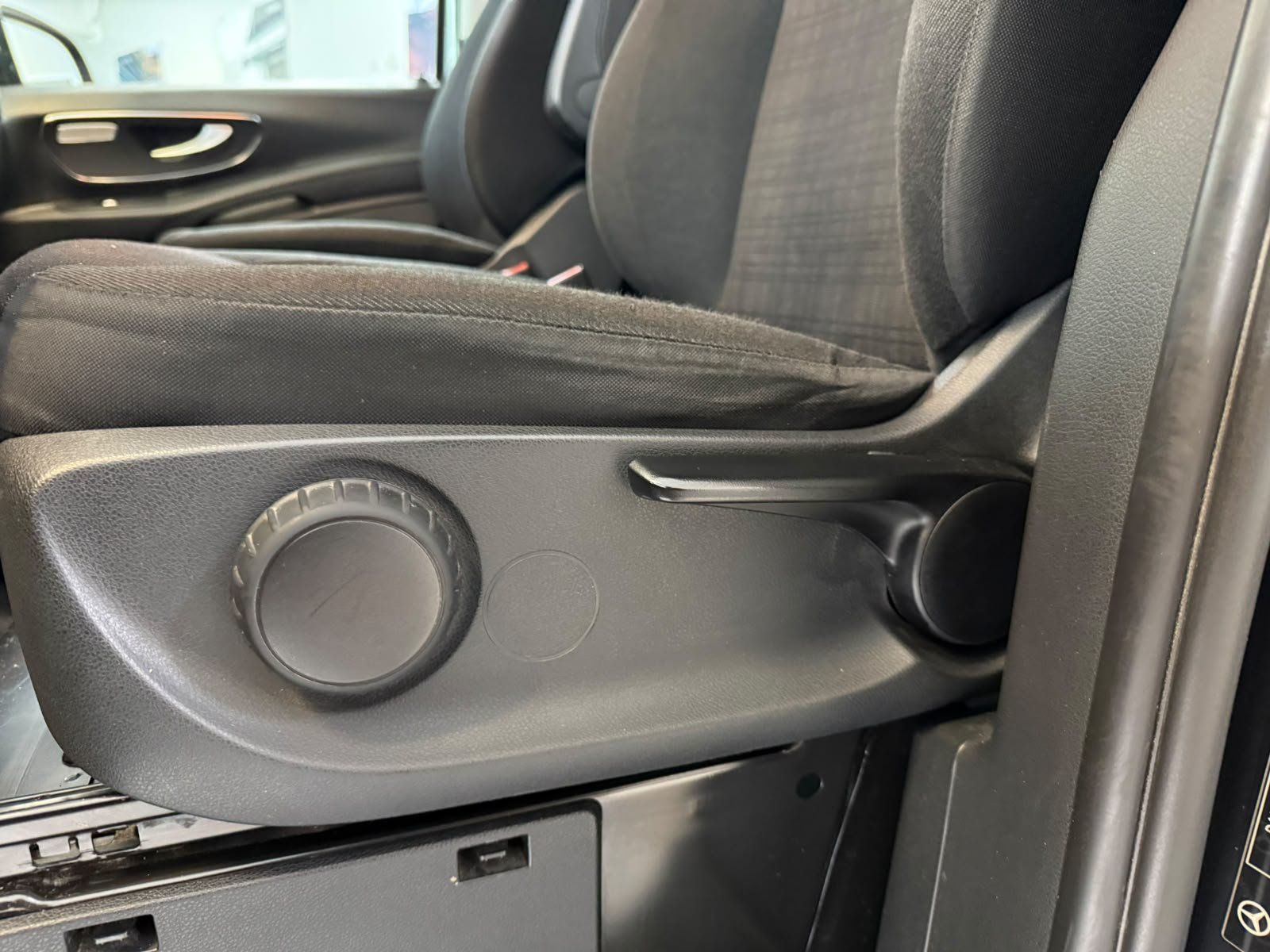 Fahrzeugabbildung Mercedes-Benz Vito Mixto 119 Scheckheft MB+LED+AHK+SHZ+KAMERA