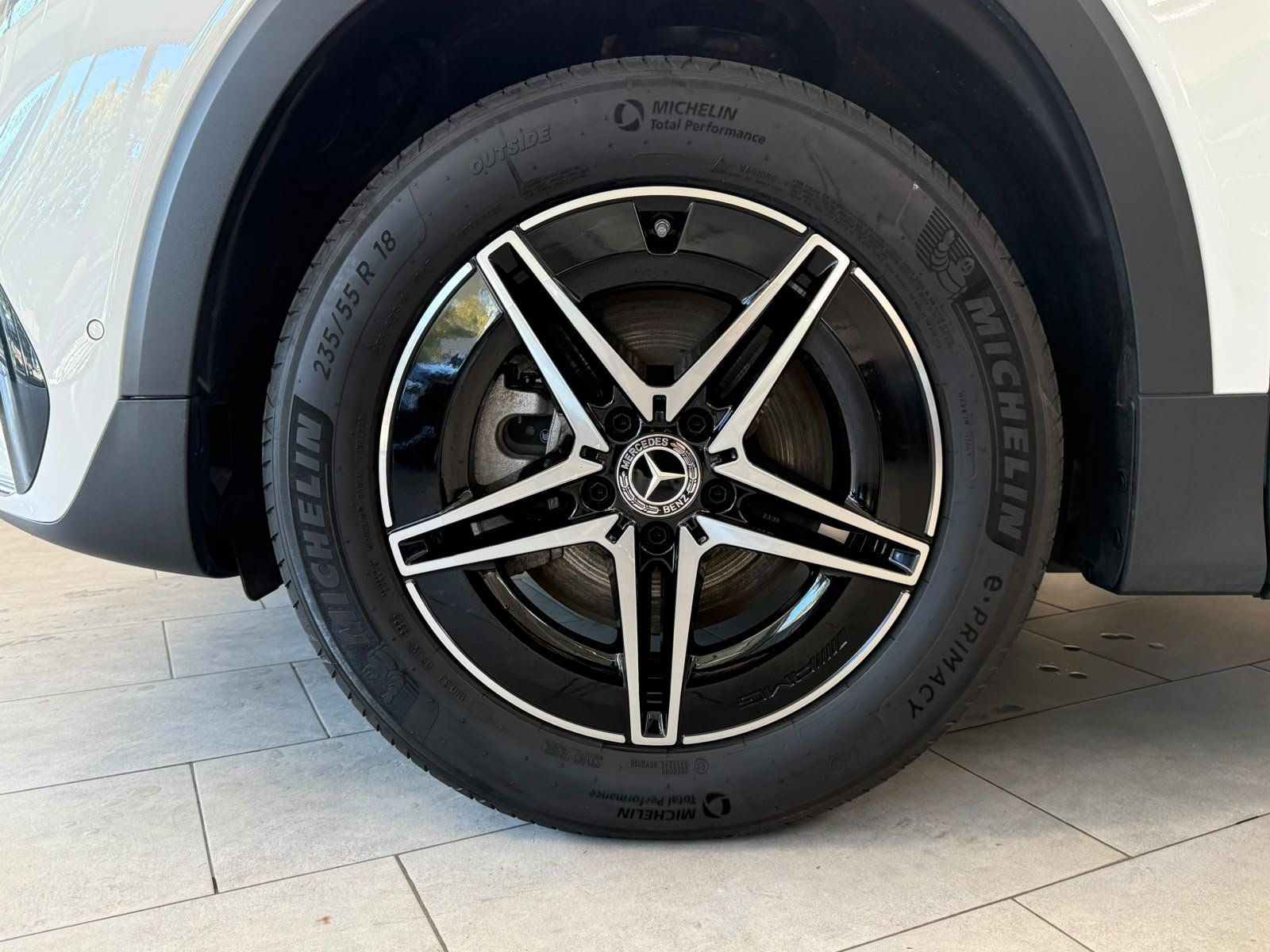 Fahrzeugabbildung Mercedes-Benz EQB 250+ AMG+DISTR+KAMERA+TOTW+FAP+CARPLAY+LED
