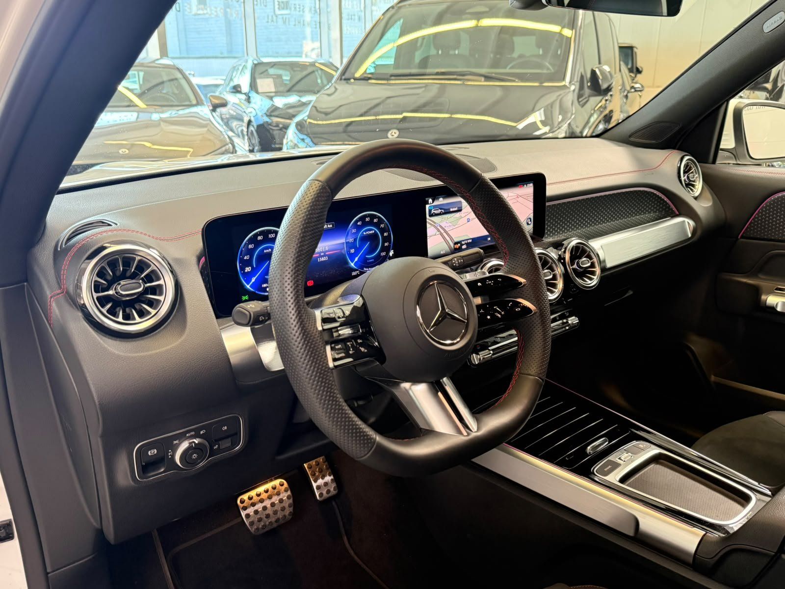 Fahrzeugabbildung Mercedes-Benz EQB 250+ AMG+DISTR+KAMERA+TOTW+FAP+CARPLAY+LED
