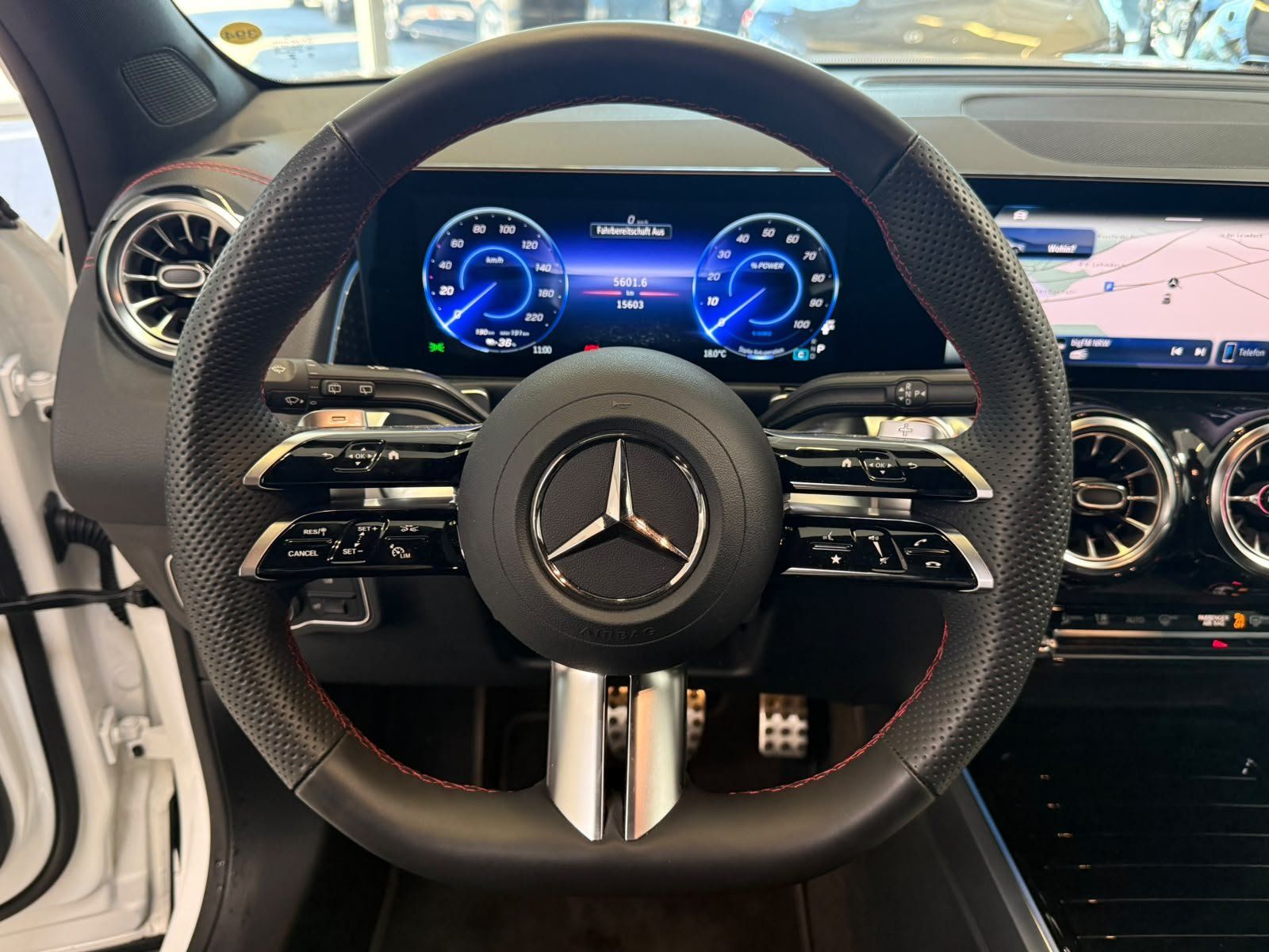 Fahrzeugabbildung Mercedes-Benz EQB 250+ AMG+DISTR+KAMERA+TOTW+FAP+CARPLAY+LED