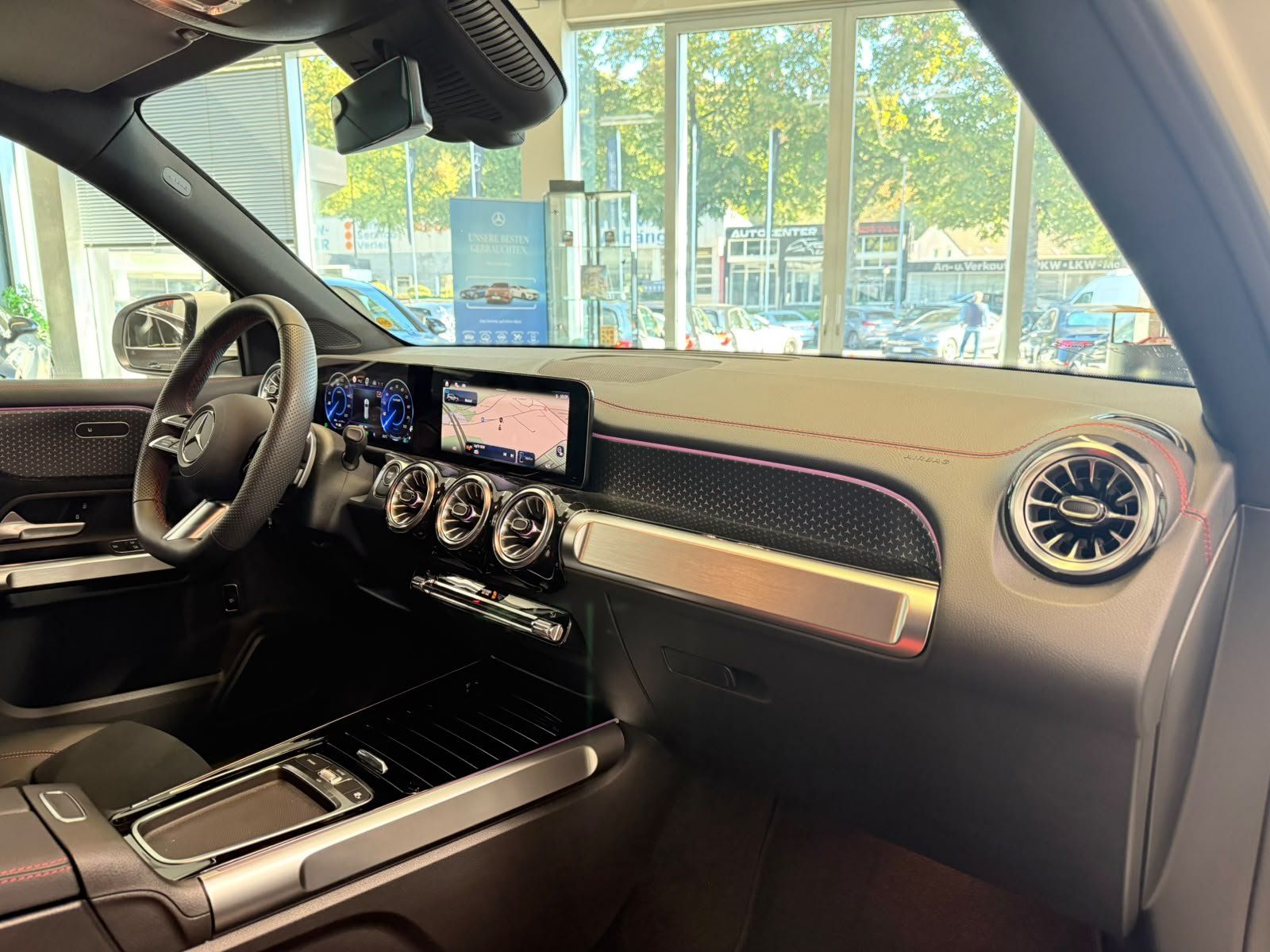 Fahrzeugabbildung Mercedes-Benz EQB 250+ AMG+DISTR+KAMERA+TOTW+FAP+CARPLAY+LED