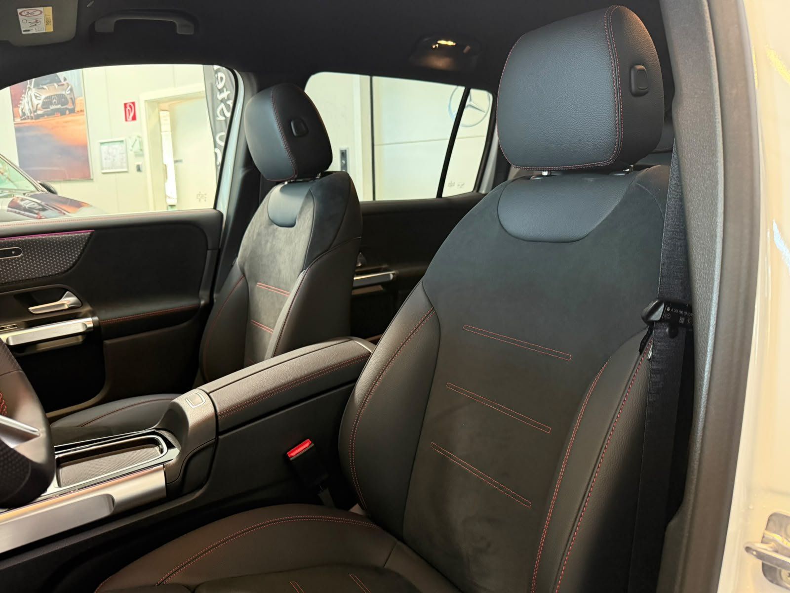Fahrzeugabbildung Mercedes-Benz EQB 250+ AMG+DISTR+KAMERA+TOTW+FAP+CARPLAY+LED