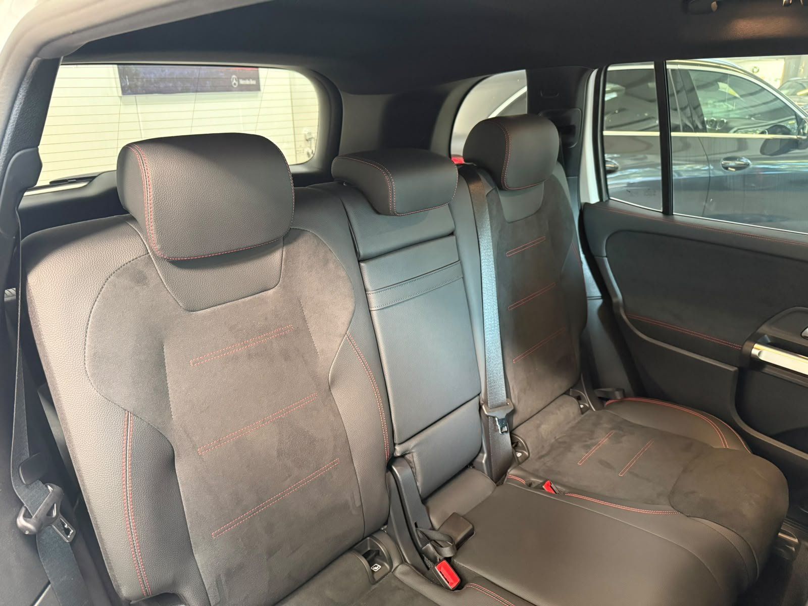 Fahrzeugabbildung Mercedes-Benz EQB 250+ AMG+DISTR+KAMERA+TOTW+FAP+CARPLAY+LED