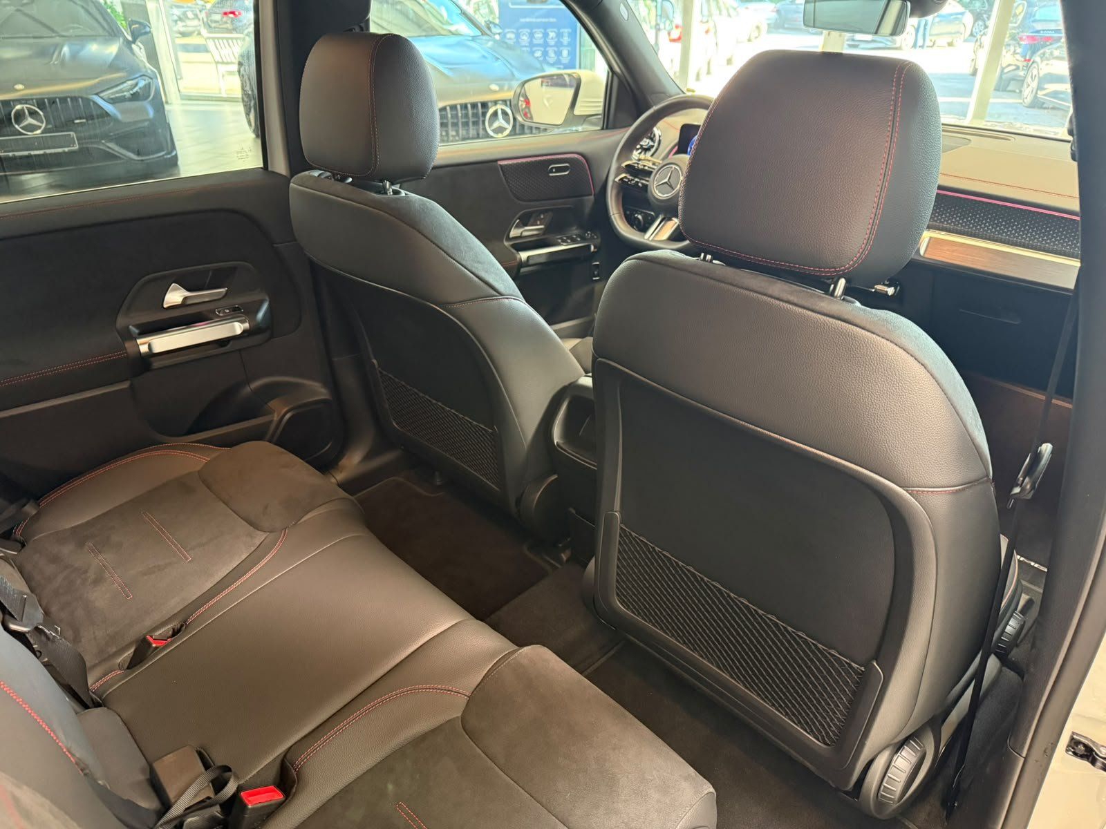 Fahrzeugabbildung Mercedes-Benz EQB 250+ AMG+DISTR+KAMERA+TOTW+FAP+CARPLAY+LED