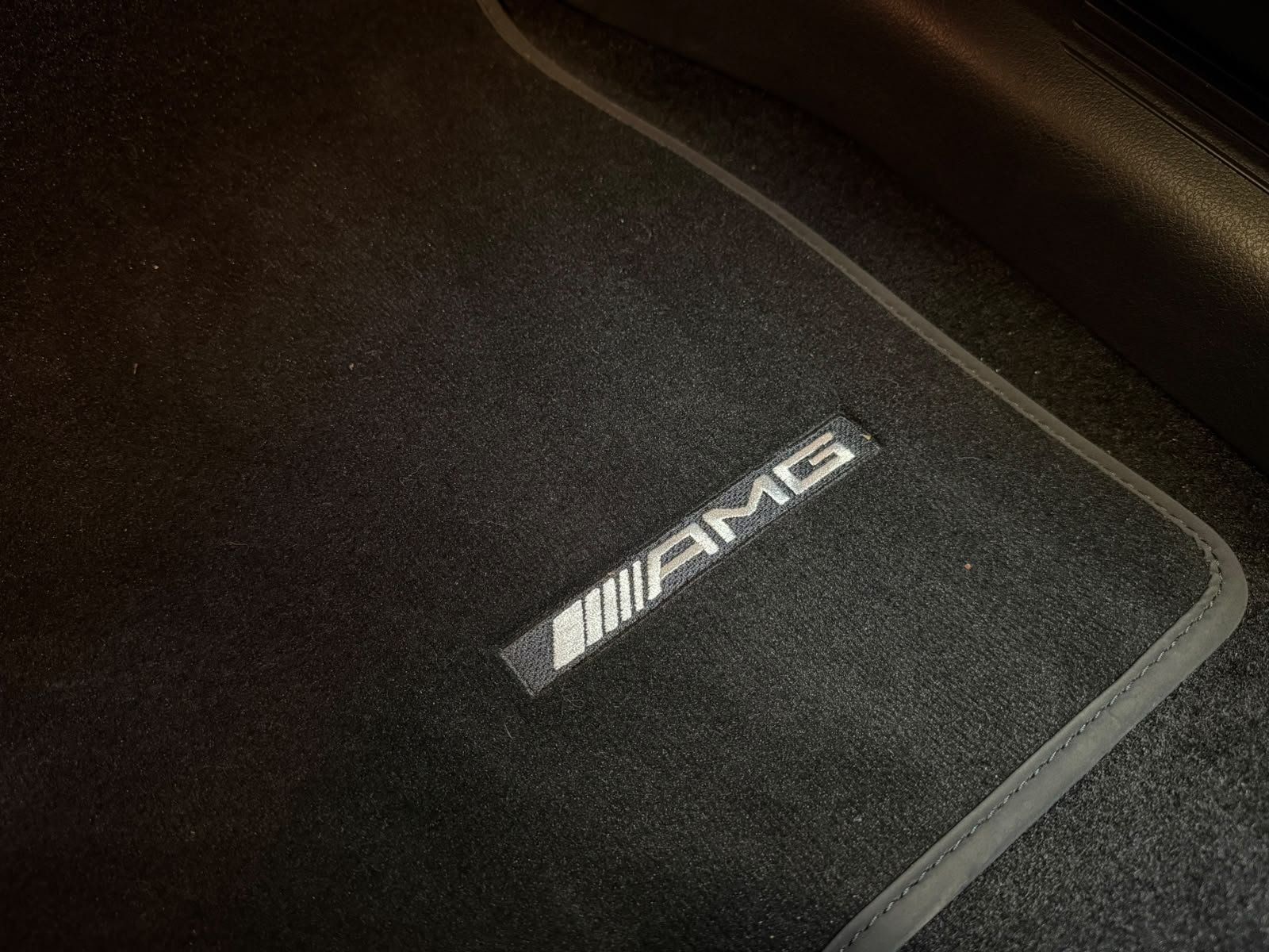 Fahrzeugabbildung Mercedes-Benz EQB 250+ AMG+DISTR+KAMERA+TOTW+FAP+CARPLAY+LED