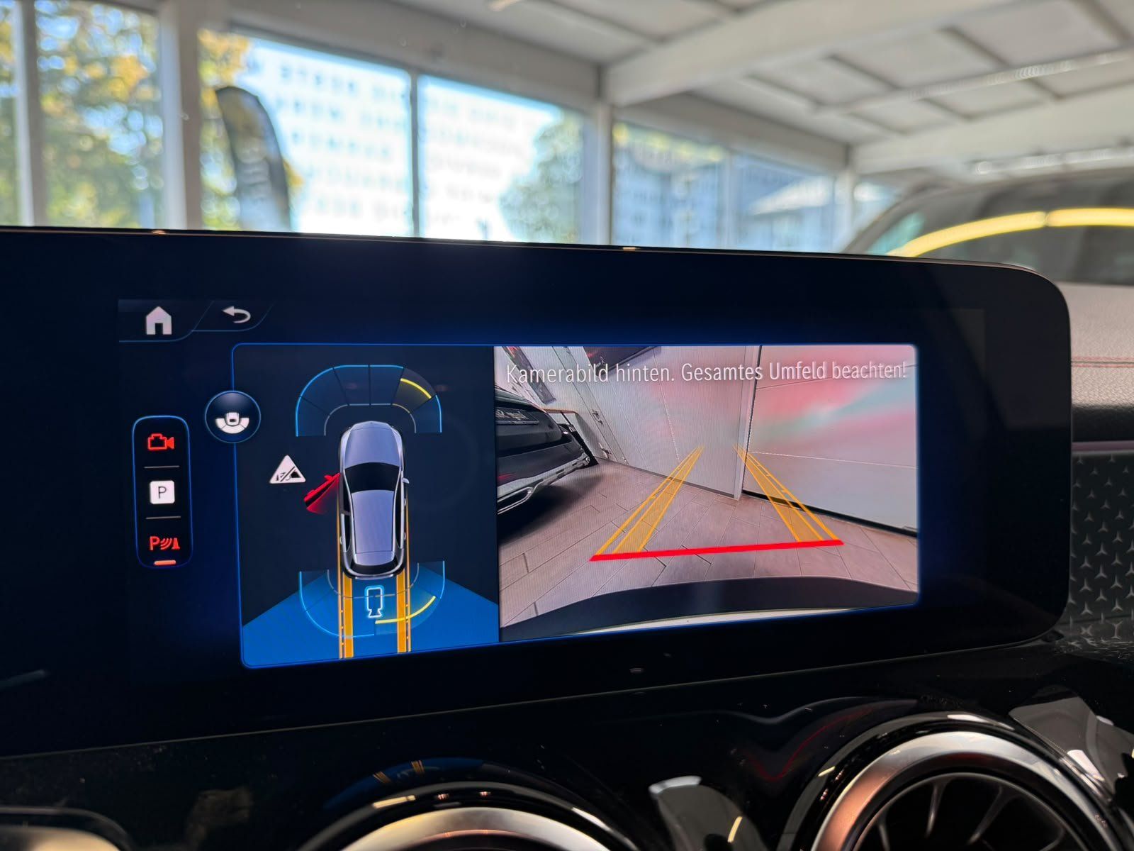 Fahrzeugabbildung Mercedes-Benz EQB 250+ AMG+DISTR+KAMERA+TOTW+FAP+CARPLAY+LED
