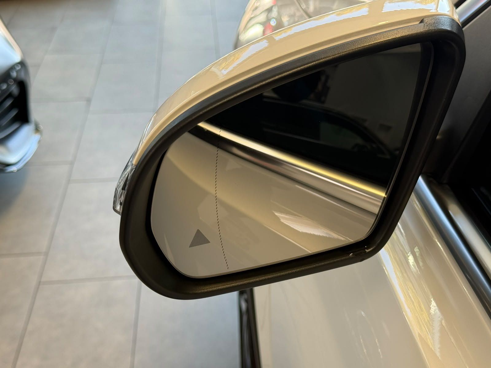 Fahrzeugabbildung Mercedes-Benz EQB 250+ AMG+DISTR+KAMERA+TOTW+FAP+CARPLAY+LED