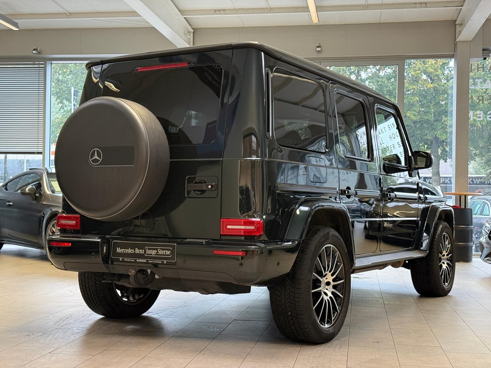 Fahrzeugabbildung Mercedes-Benz G 400 d AMG 20"+AHK+MULTIBEAM+MEMORY+SHD+WSSHEIZ