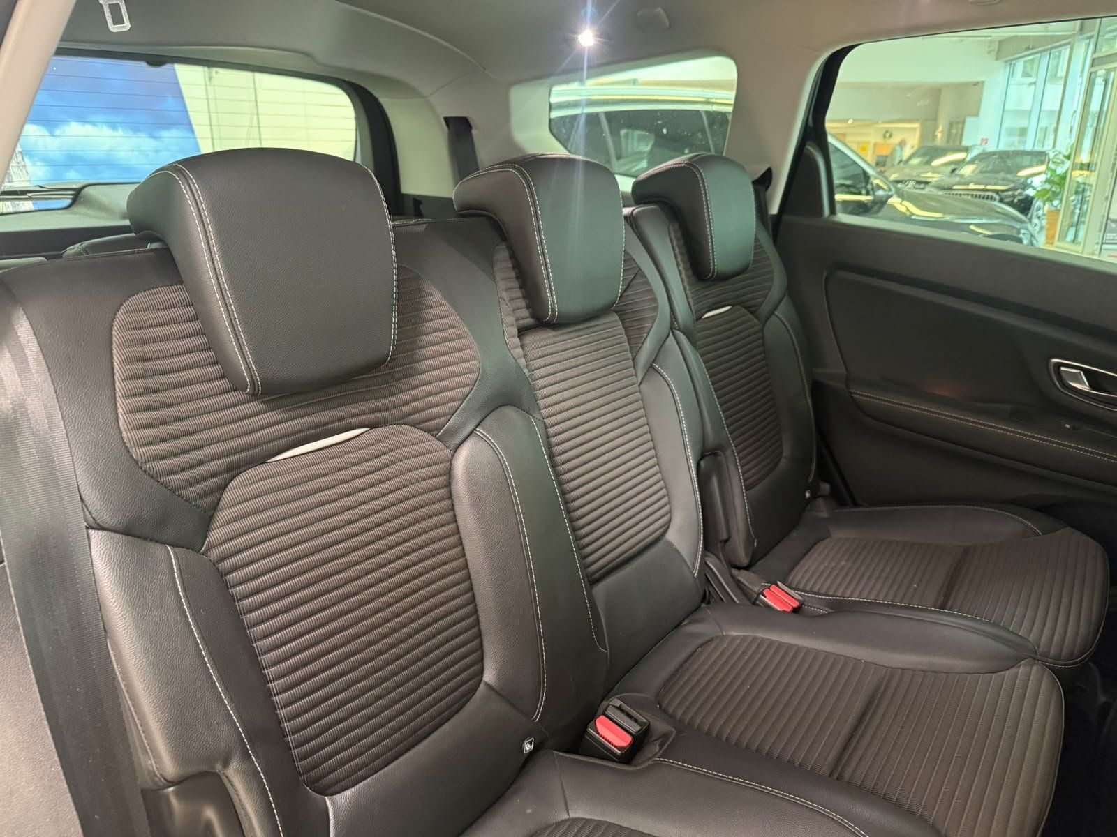 Fahrzeugabbildung Renault Grand Scenic IV 1.3 TCe 160 Grand BOSE-Edition