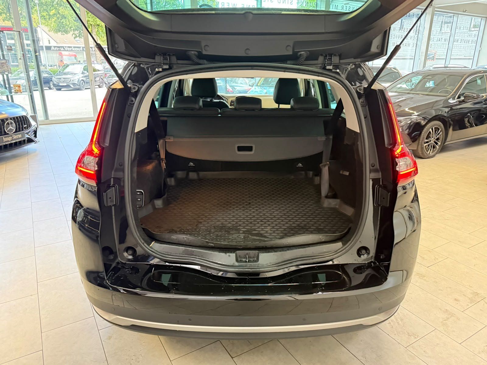 Fahrzeugabbildung Renault Grand Scenic IV 1.3 TCe 160 Grand BOSE-Edition
