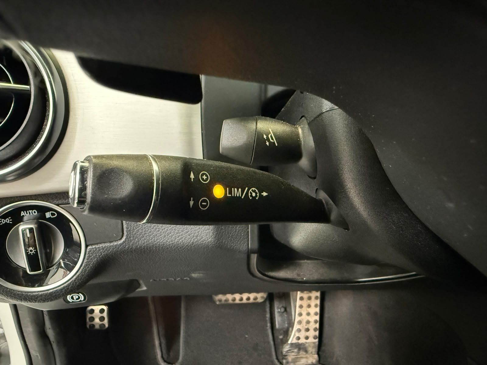 Fahrzeugabbildung Mercedes-Benz GLK 250 BlueTec COMAND+AHK+ILS+MEMORY+360°+TOTW.
