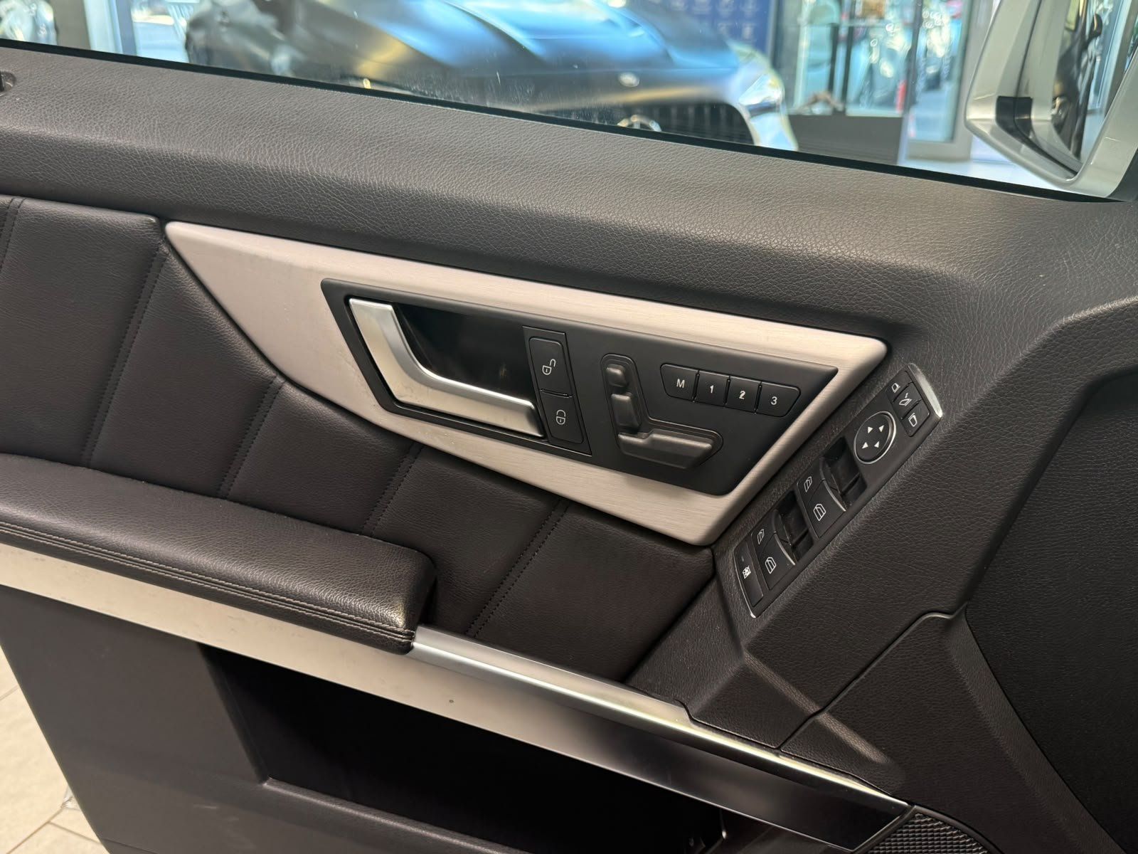 Fahrzeugabbildung Mercedes-Benz GLK 250 BlueTec COMAND+AHK+ILS+MEMORY+360°+TOTW.