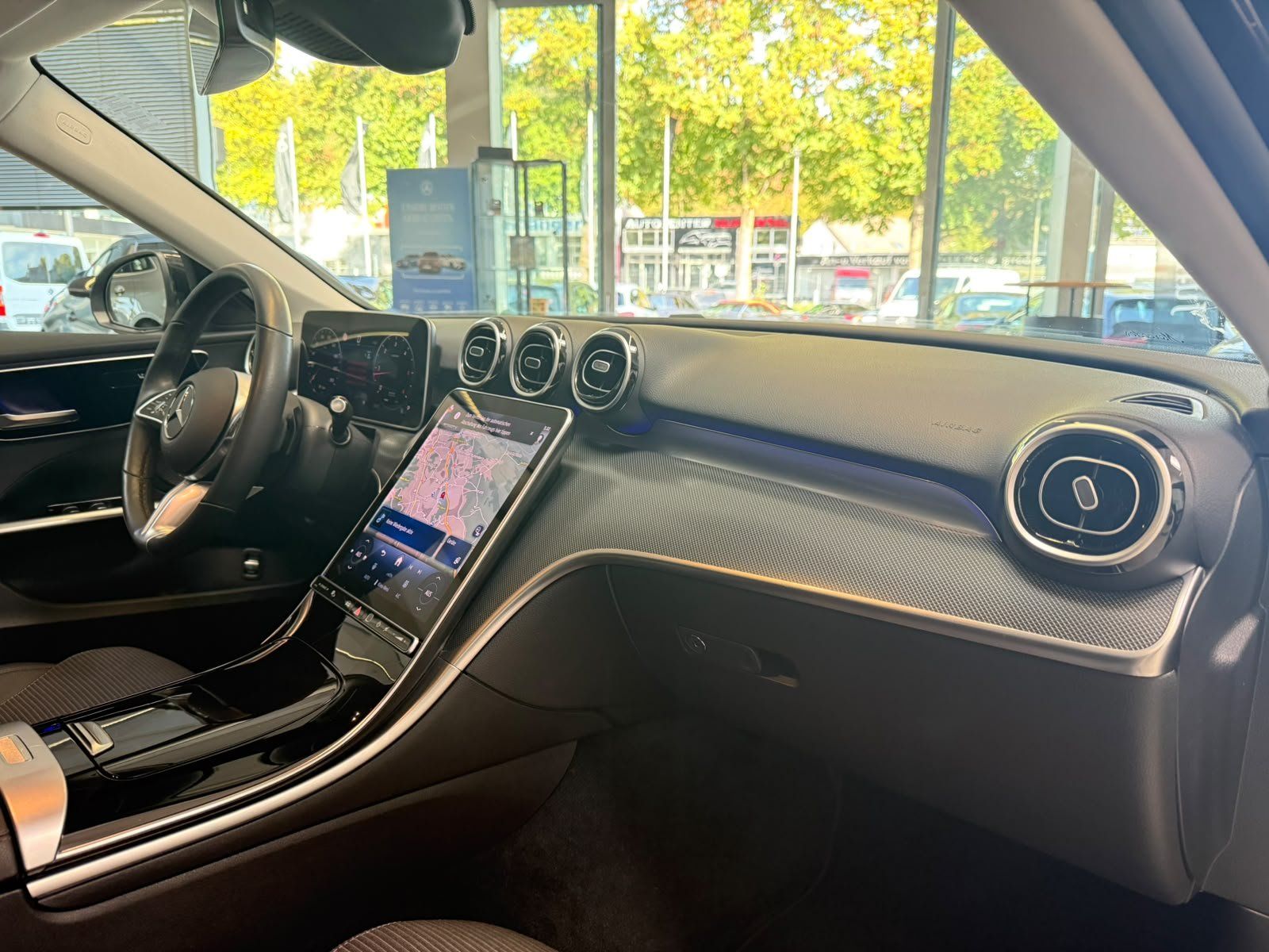 Fahrzeugabbildung Mercedes-Benz C 200 d Avantgarde KAMERA+CARPLAY+LED+TOTW.+DAB