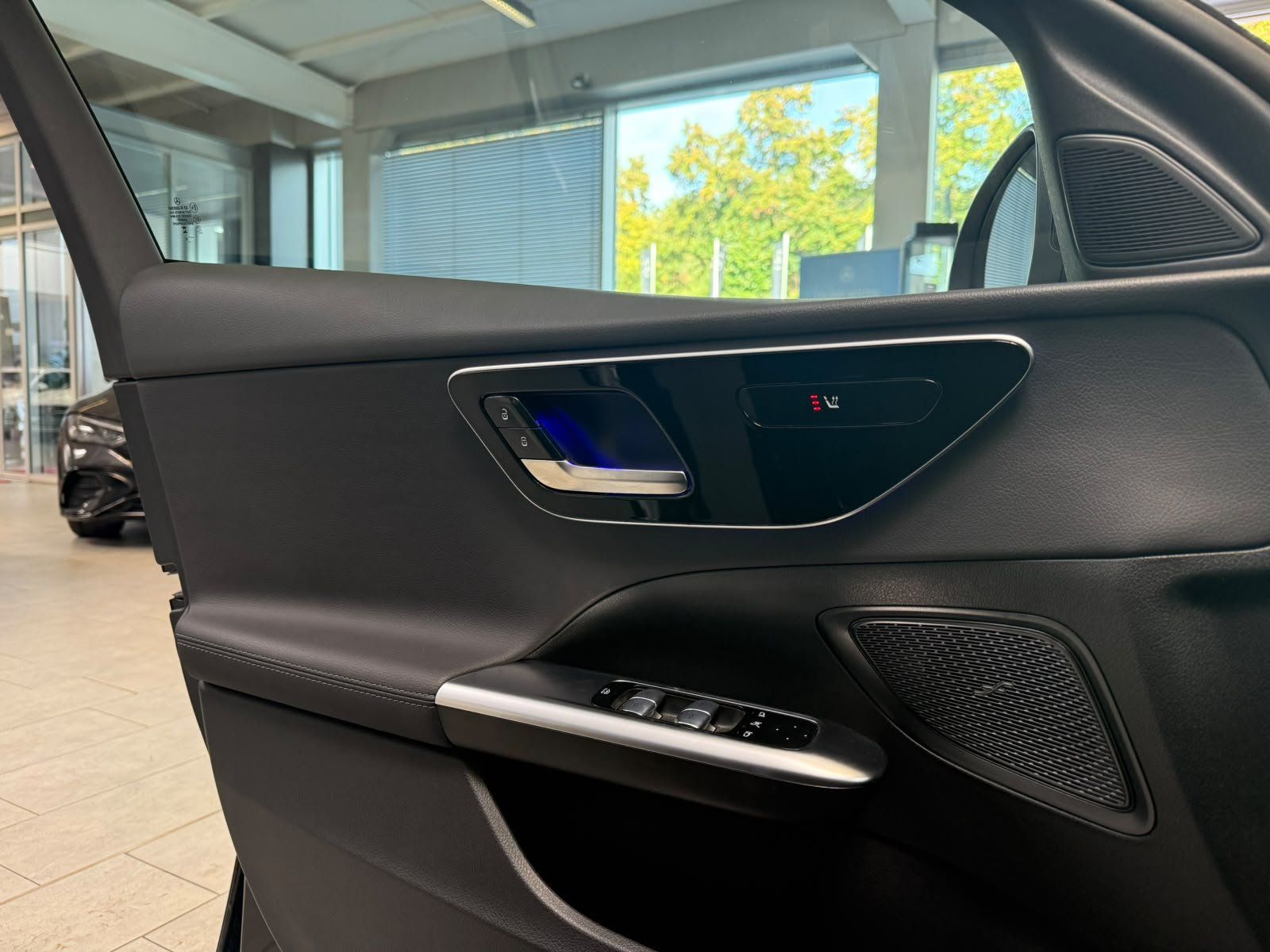 Fahrzeugabbildung Mercedes-Benz C 200 d Avantgarde KAMERA+CARPLAY+LED+TOTW.+DAB
