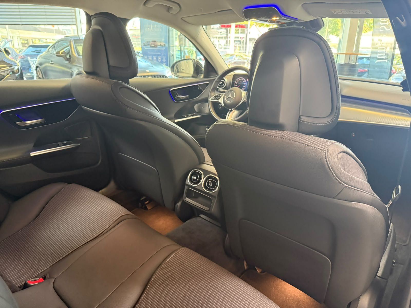 Fahrzeugabbildung Mercedes-Benz C 200 d Avantgarde KAMERA+CARPLAY+LED+TOTW.+DAB