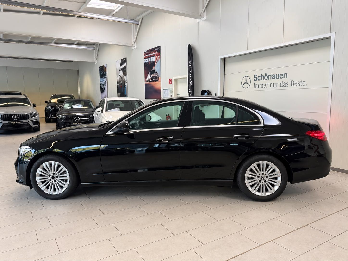 Fahrzeugabbildung Mercedes-Benz C 200 d Avantgarde KAMERA+CARPLAY+LED+TOTW.+DAB