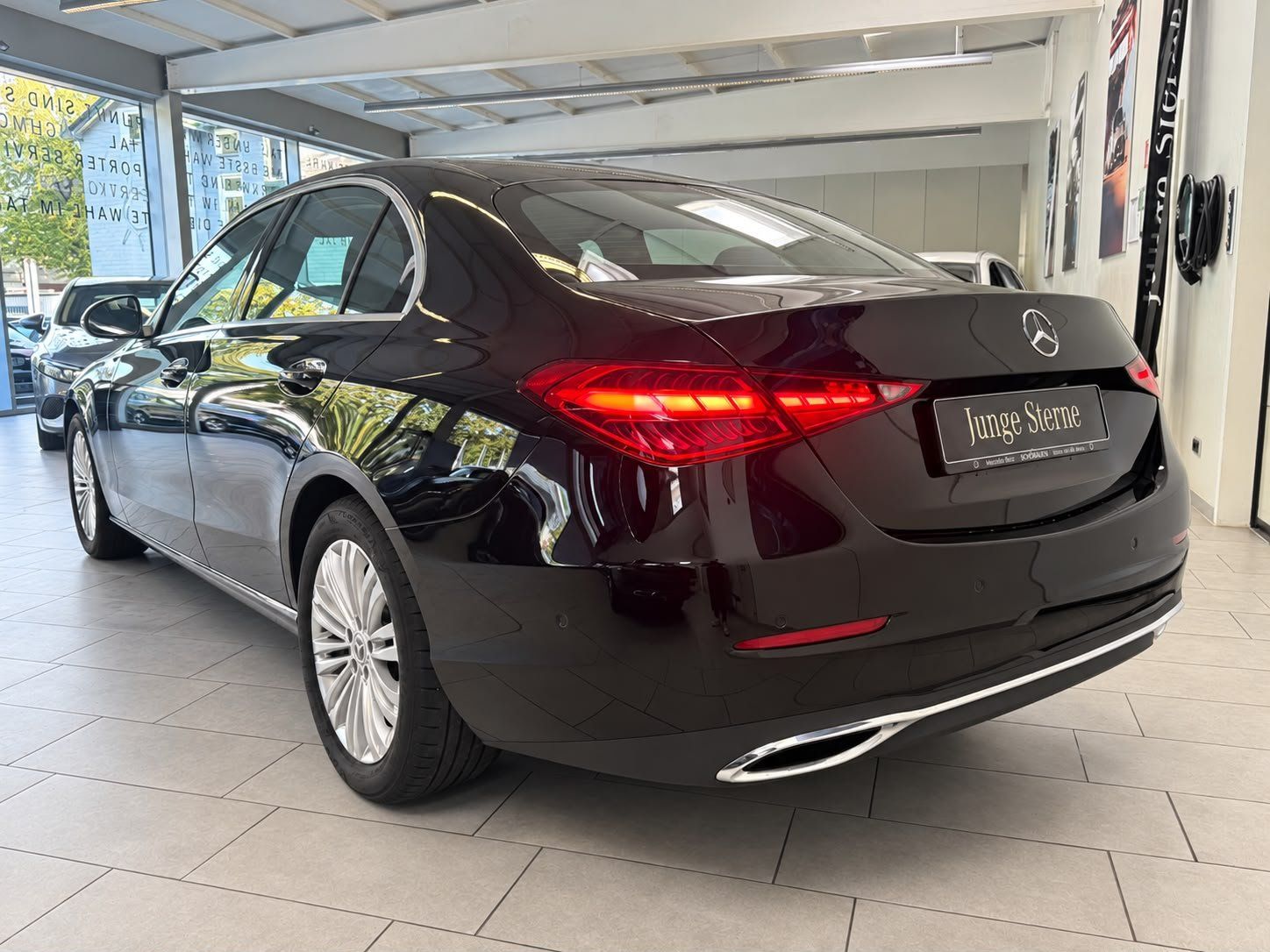 Fahrzeugabbildung Mercedes-Benz C 200 d Avantgarde KAMERA+CARPLAY+LED+TOTW.+DAB