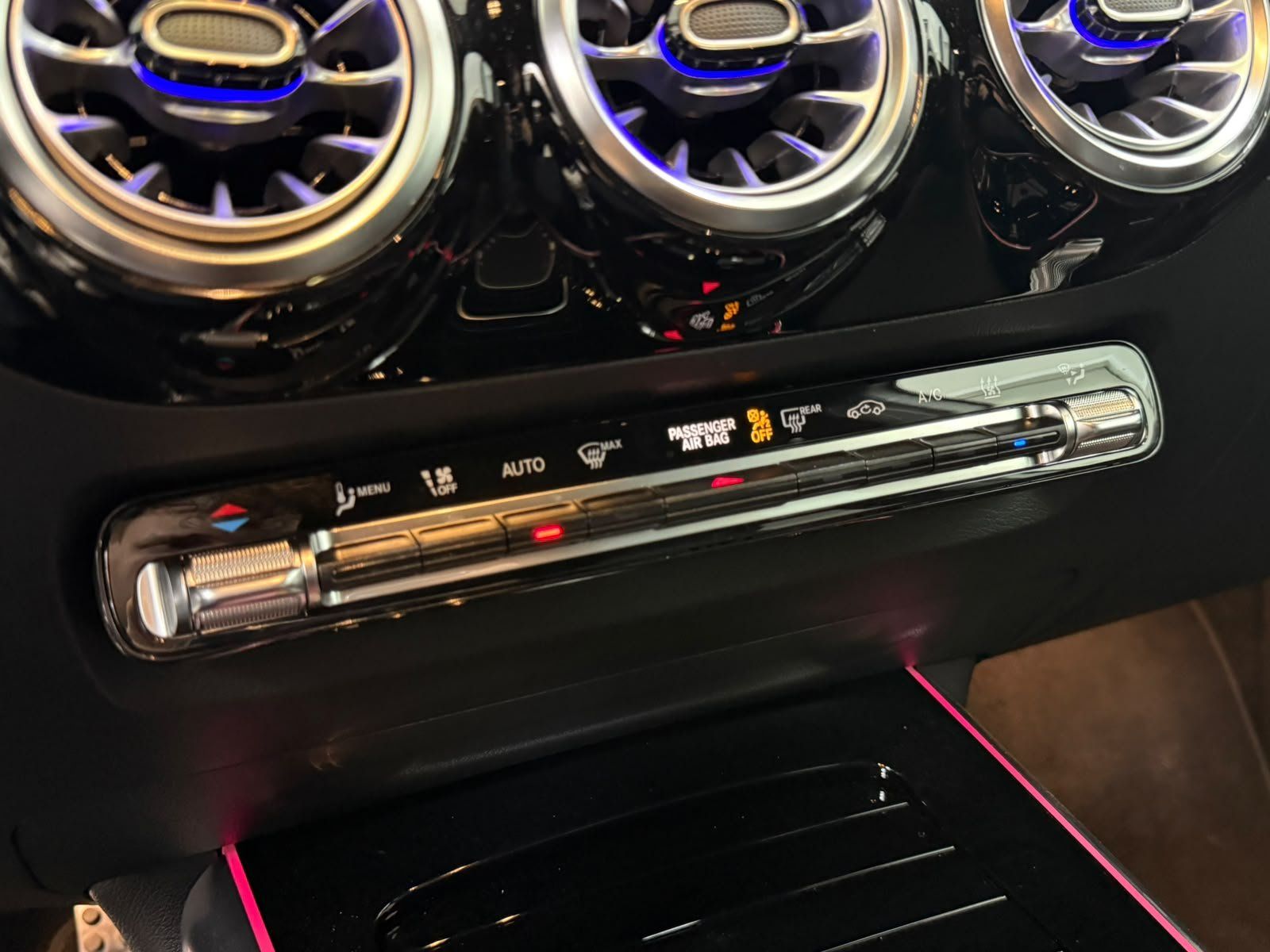 Fahrzeugabbildung Mercedes-Benz EQA 250 AMG NIGHT+KAMERA+MEMORY+LED+CARPLAY+TOTW